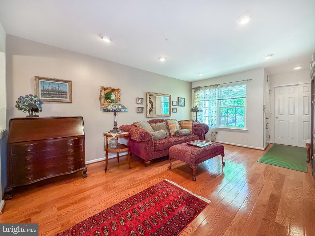 WILSHIRE HUNT - Residential