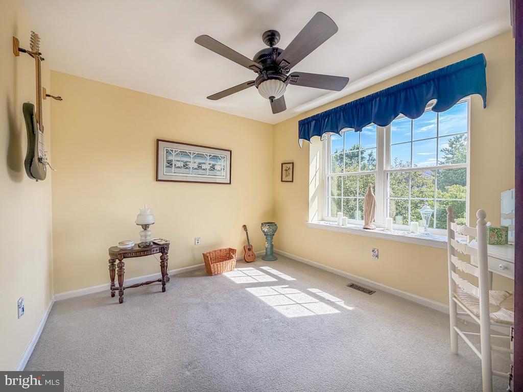 WILSHIRE HUNT - Residential