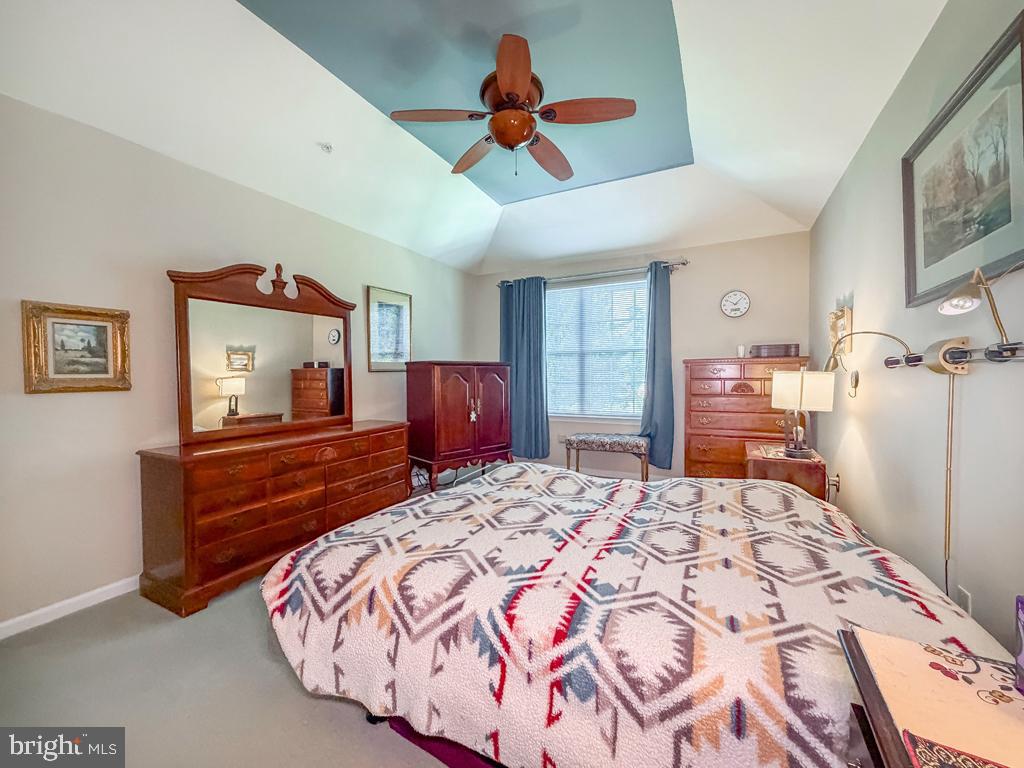 WILSHIRE HUNT - Residential