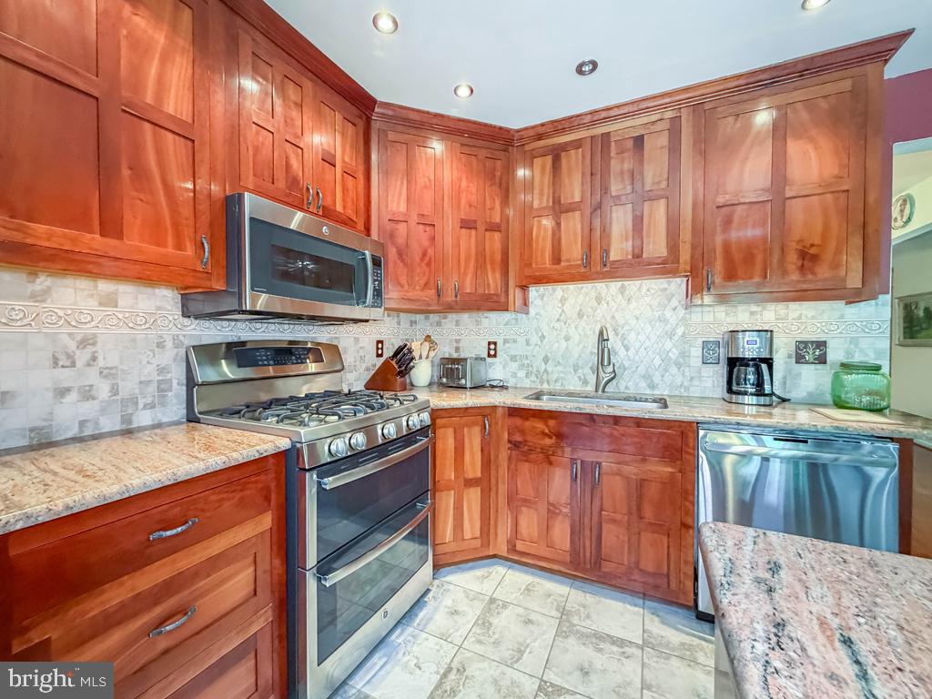 WILSHIRE HUNT - Residential