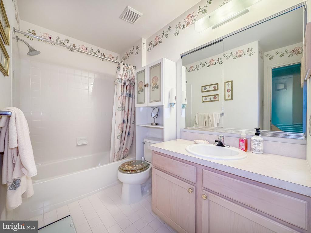 WILSHIRE HUNT - Residential