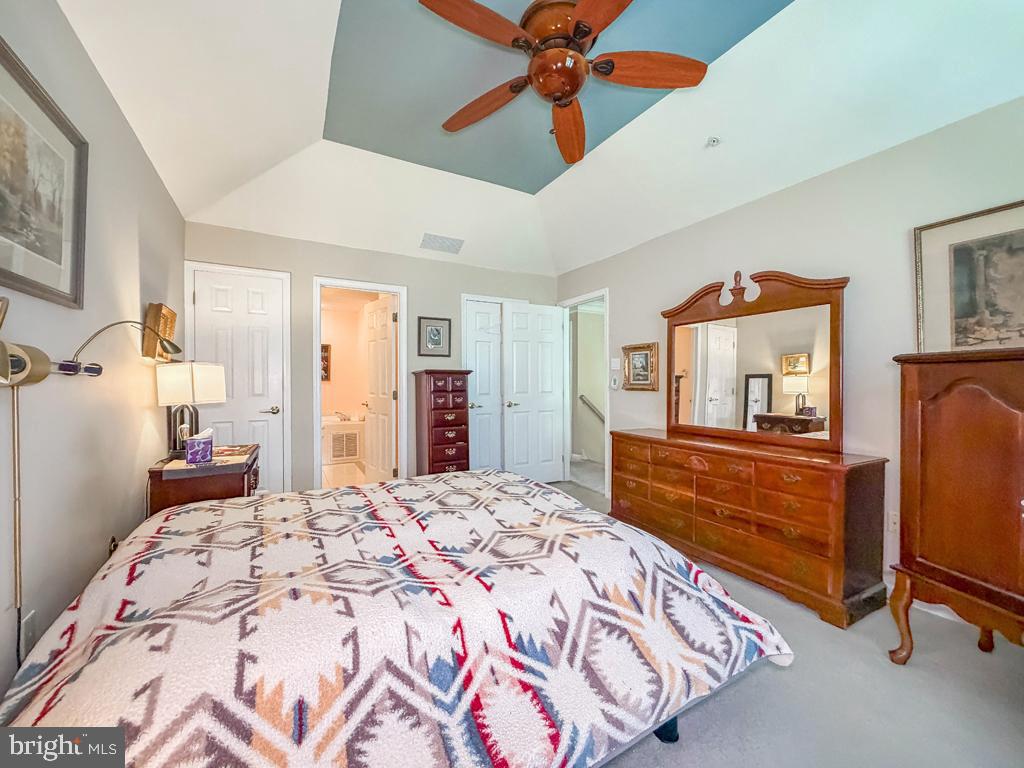 WILSHIRE HUNT - Residential