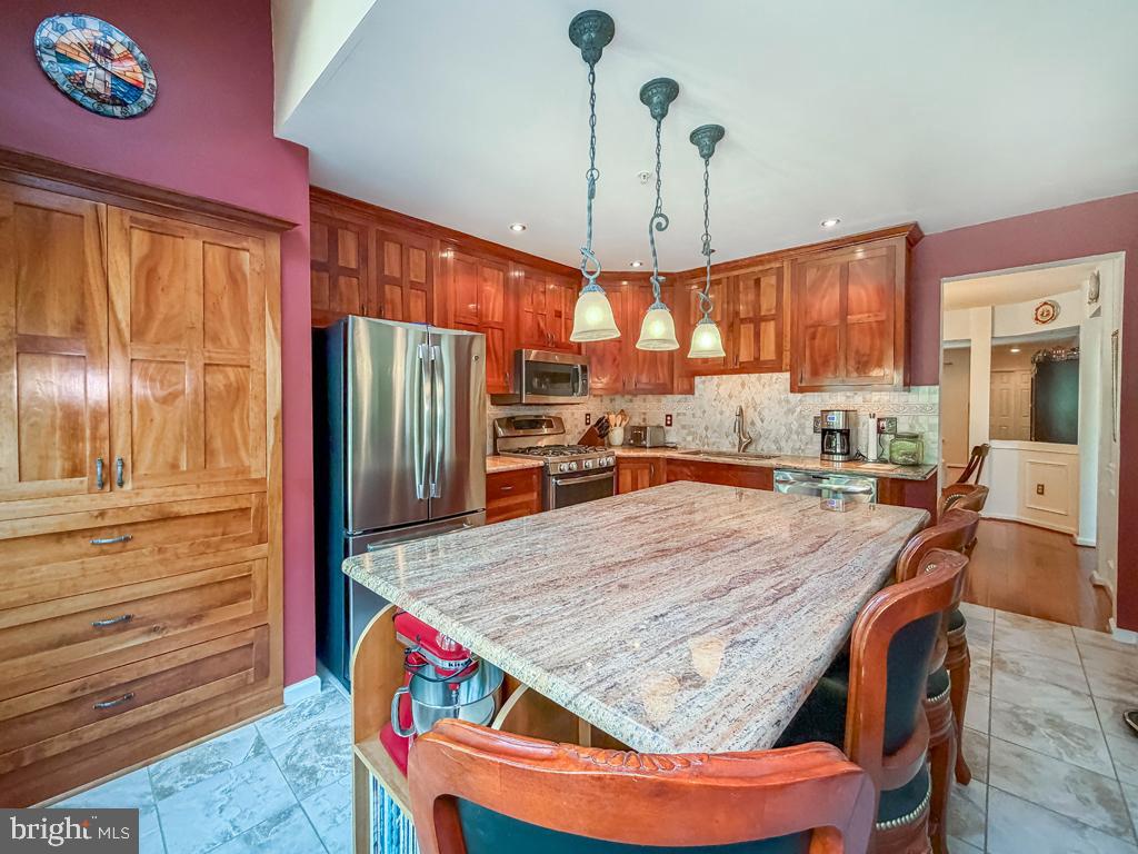 WILSHIRE HUNT - Residential