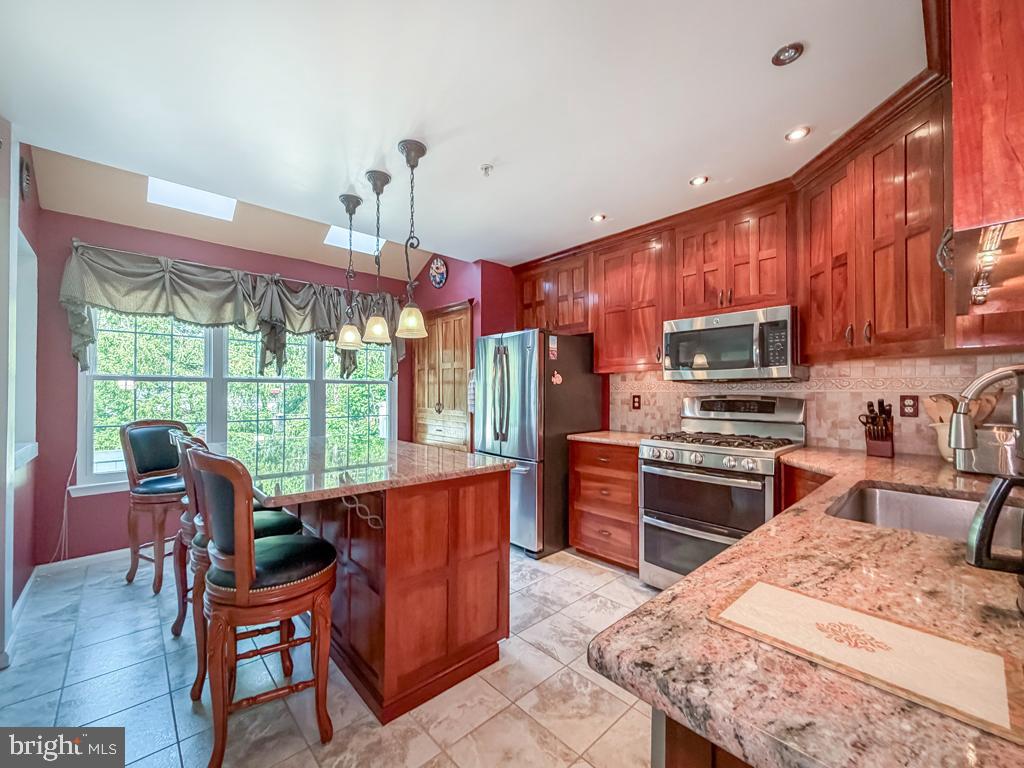 WILSHIRE HUNT - Residential