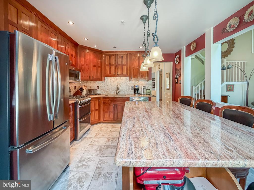 WILSHIRE HUNT - Residential