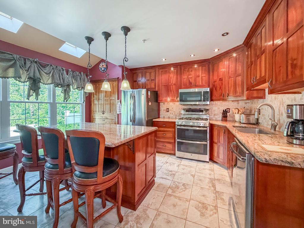 WILSHIRE HUNT - Residential