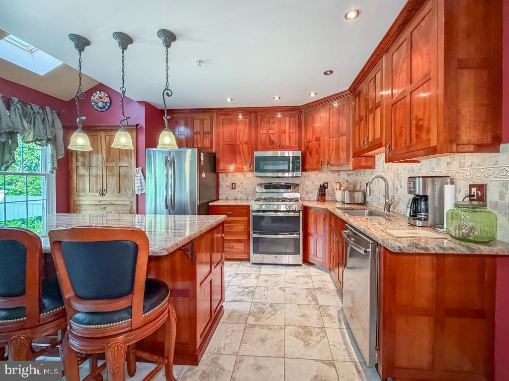 WILSHIRE HUNT - Residential