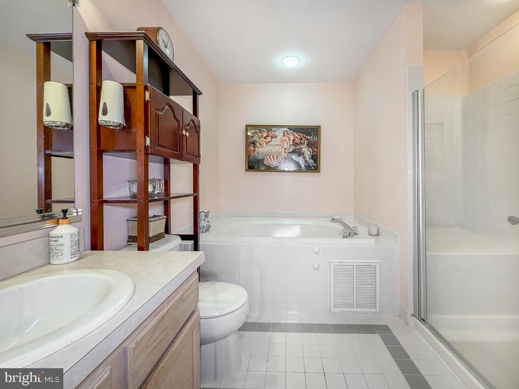 WILSHIRE HUNT - Residential