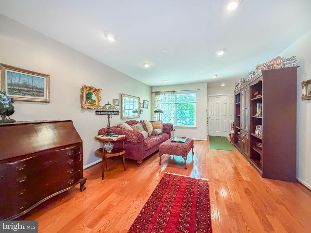 WILSHIRE HUNT - Residential