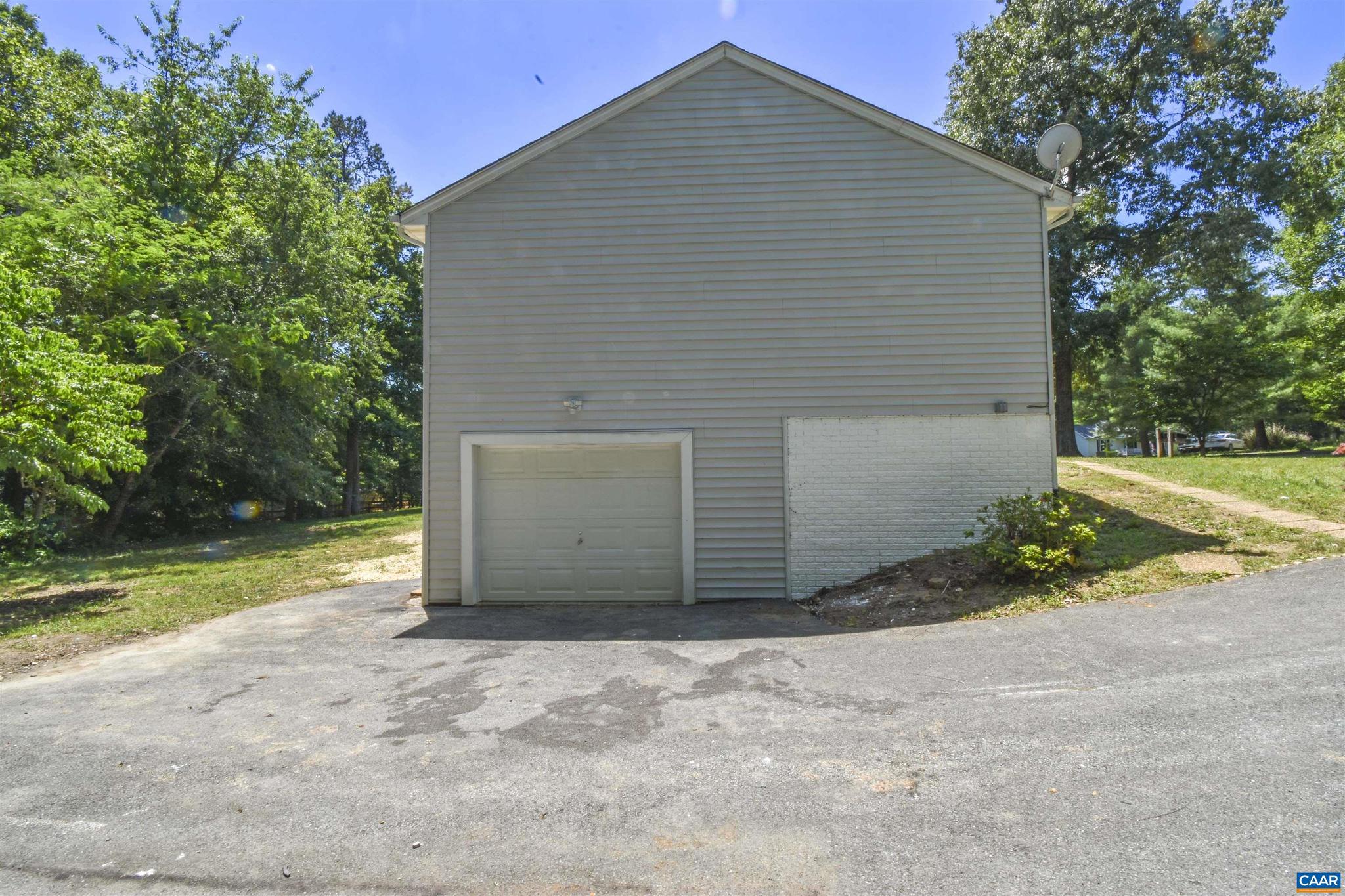 LAKE MONTICELLO - Residential