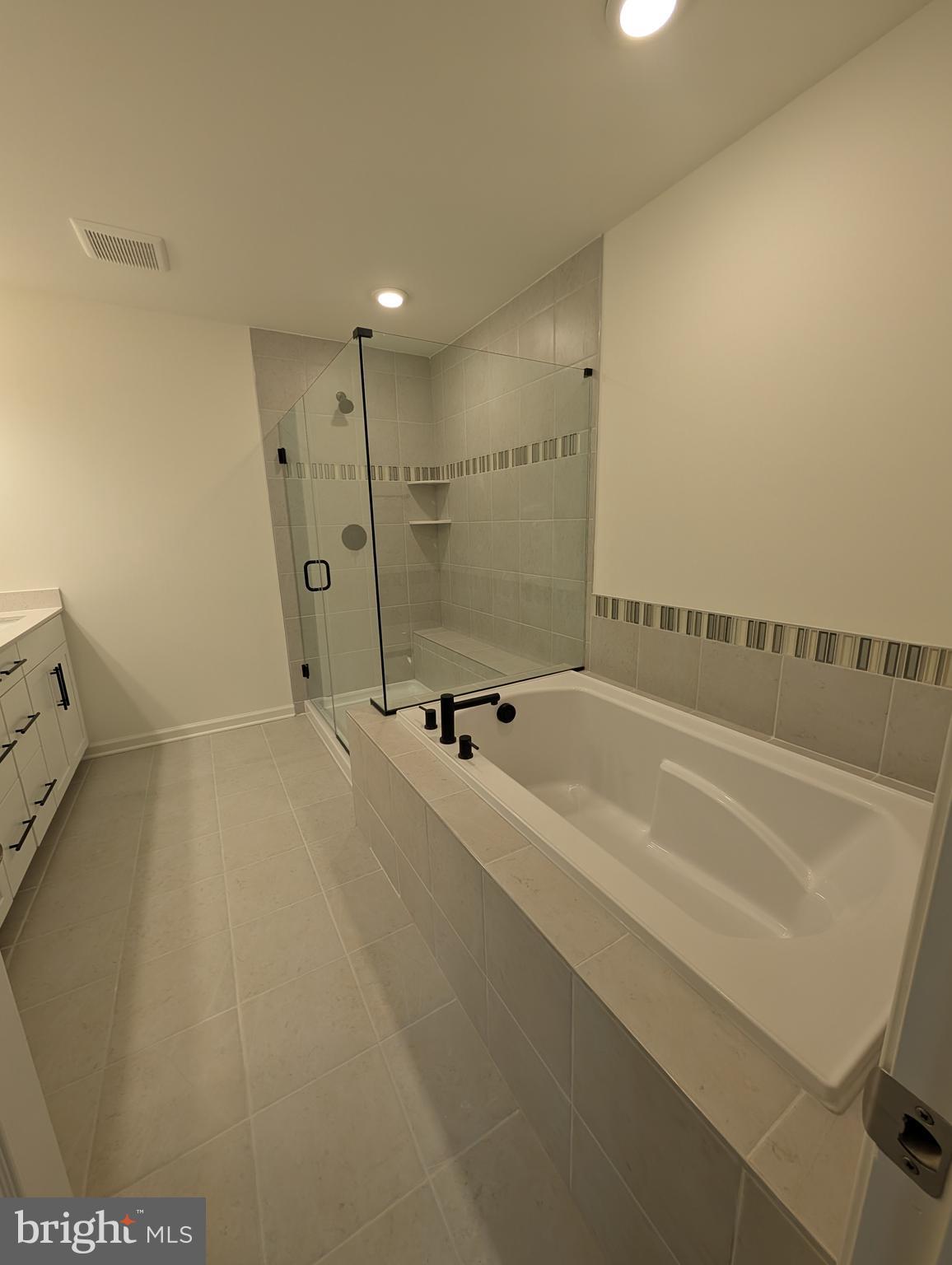 PADDOCK POINTE - Residential Lease