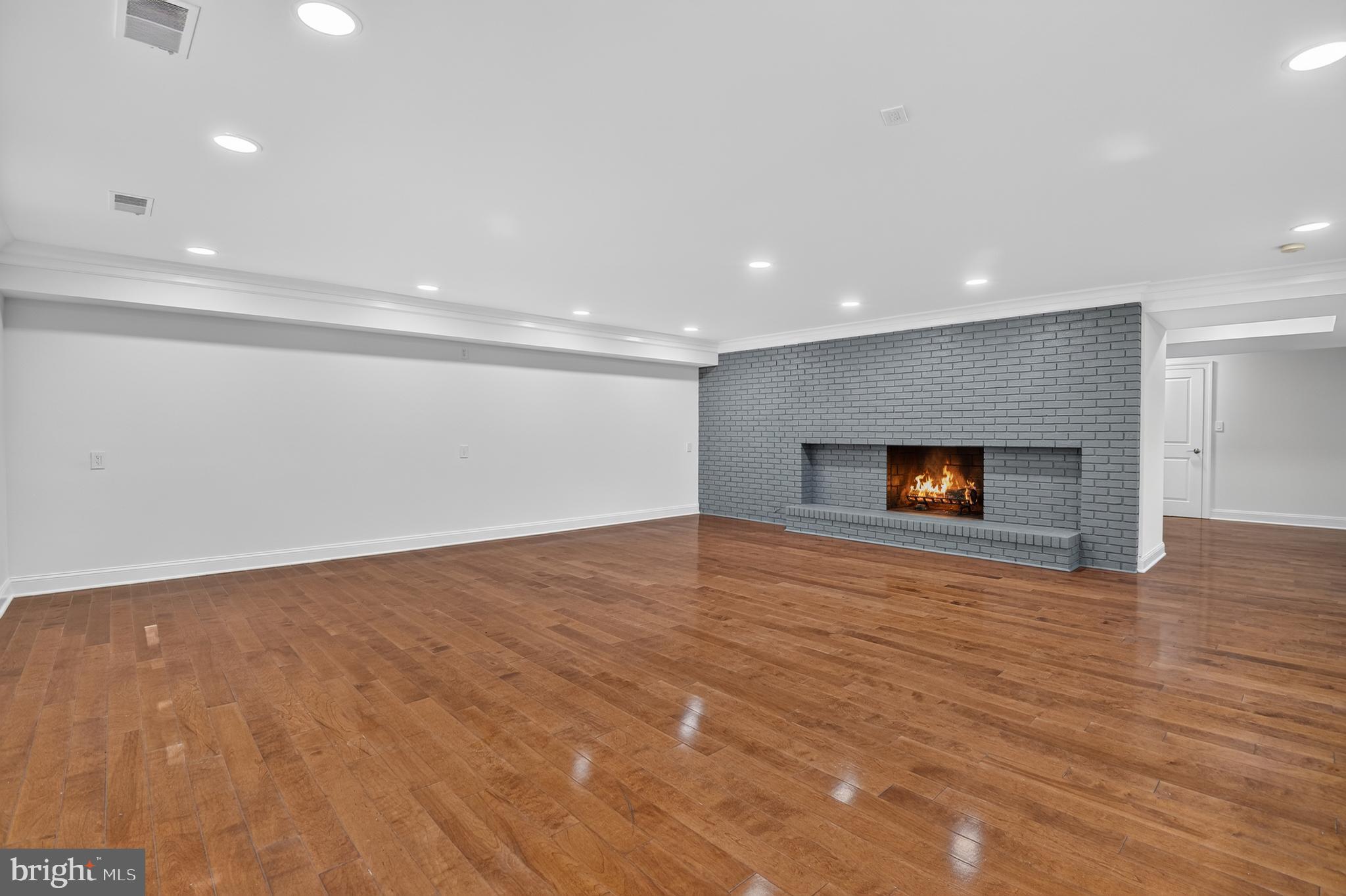 POTOMAC VILLAGE - Residential
