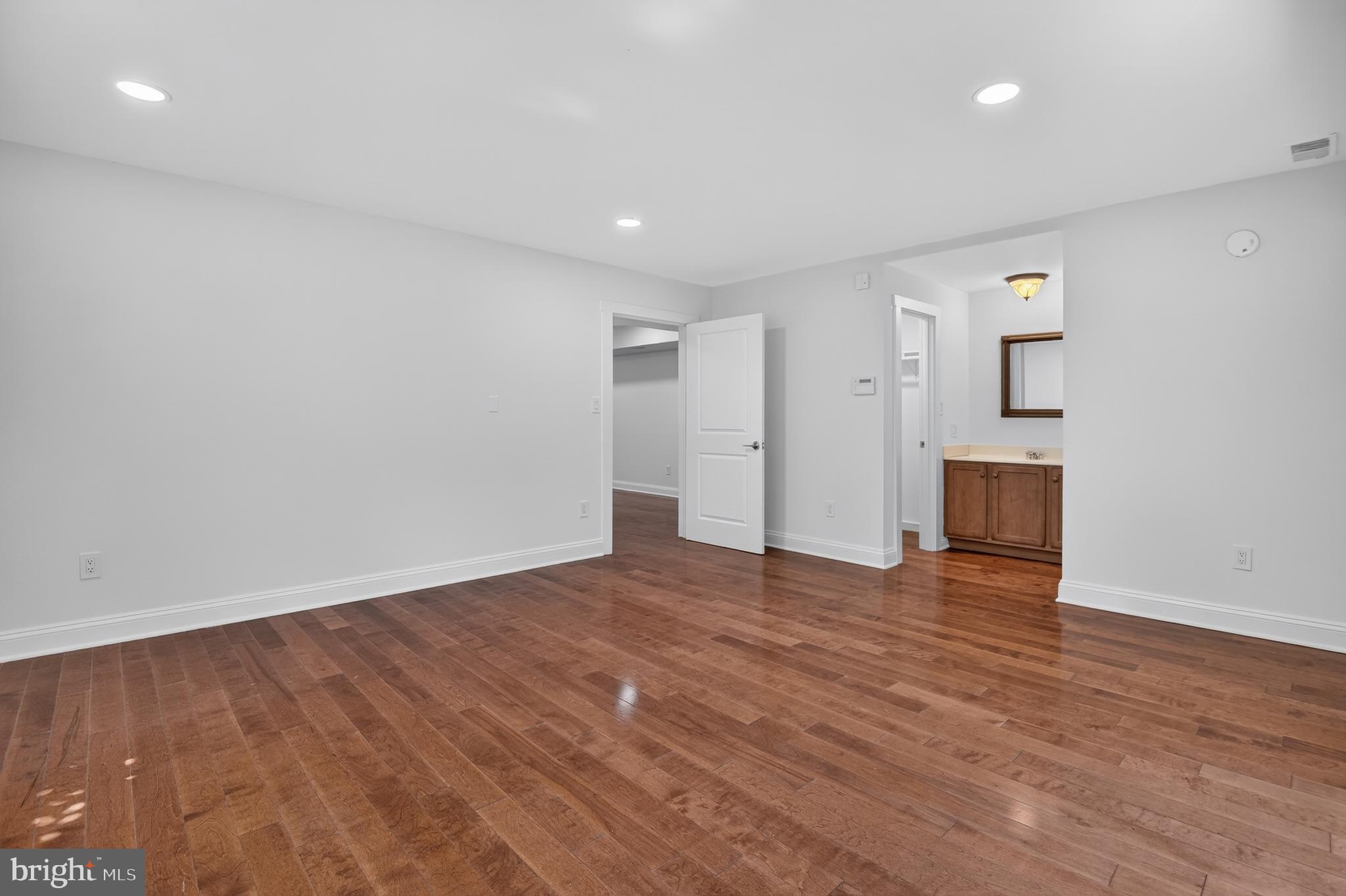POTOMAC VILLAGE - Residential