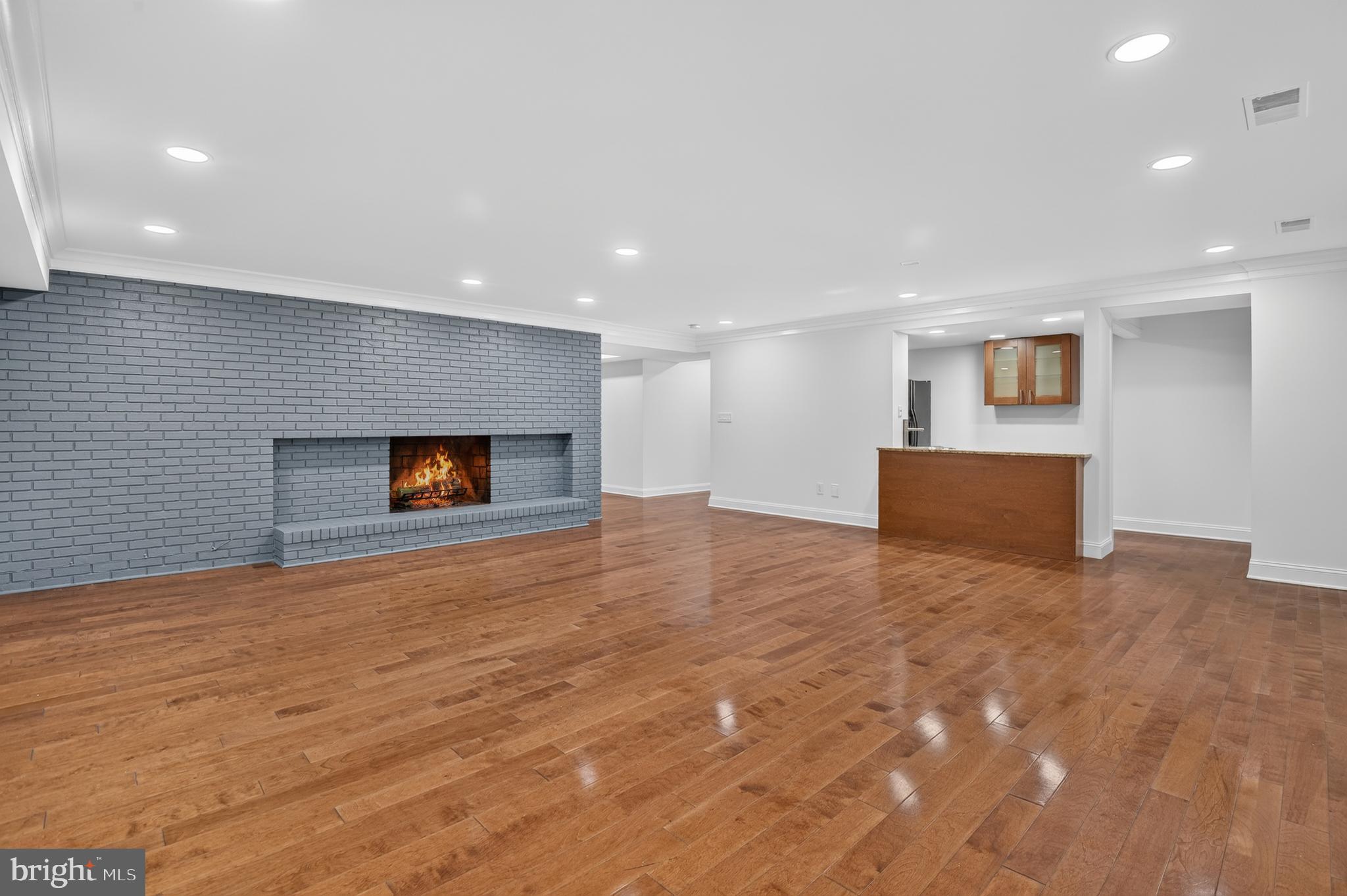 POTOMAC VILLAGE - Residential