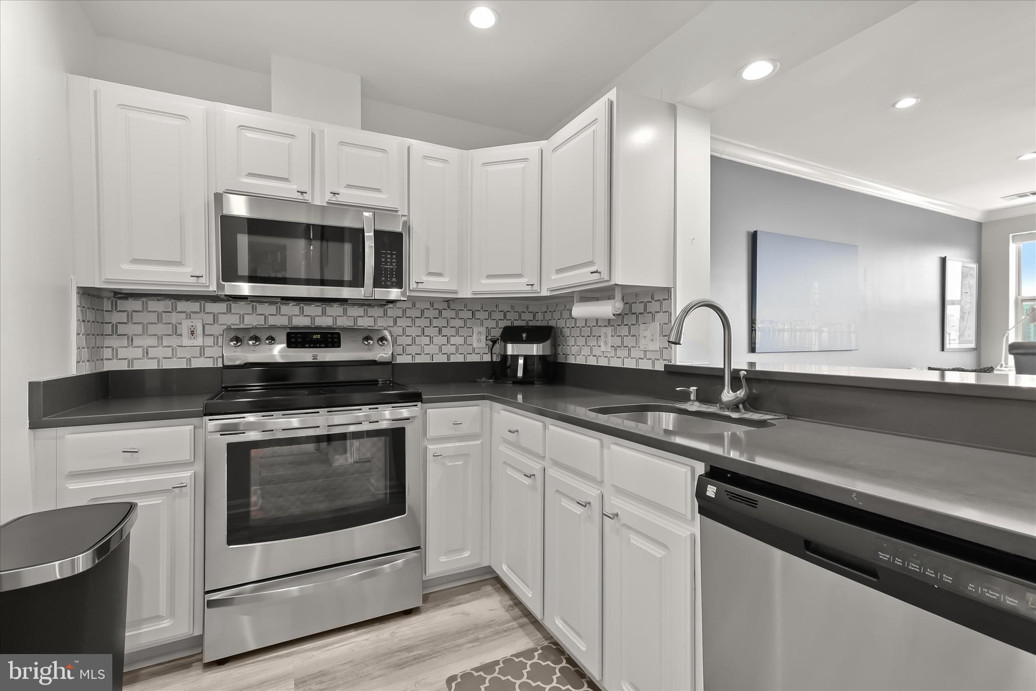 PIERSIDE AT HARBORVIEW - Residential
