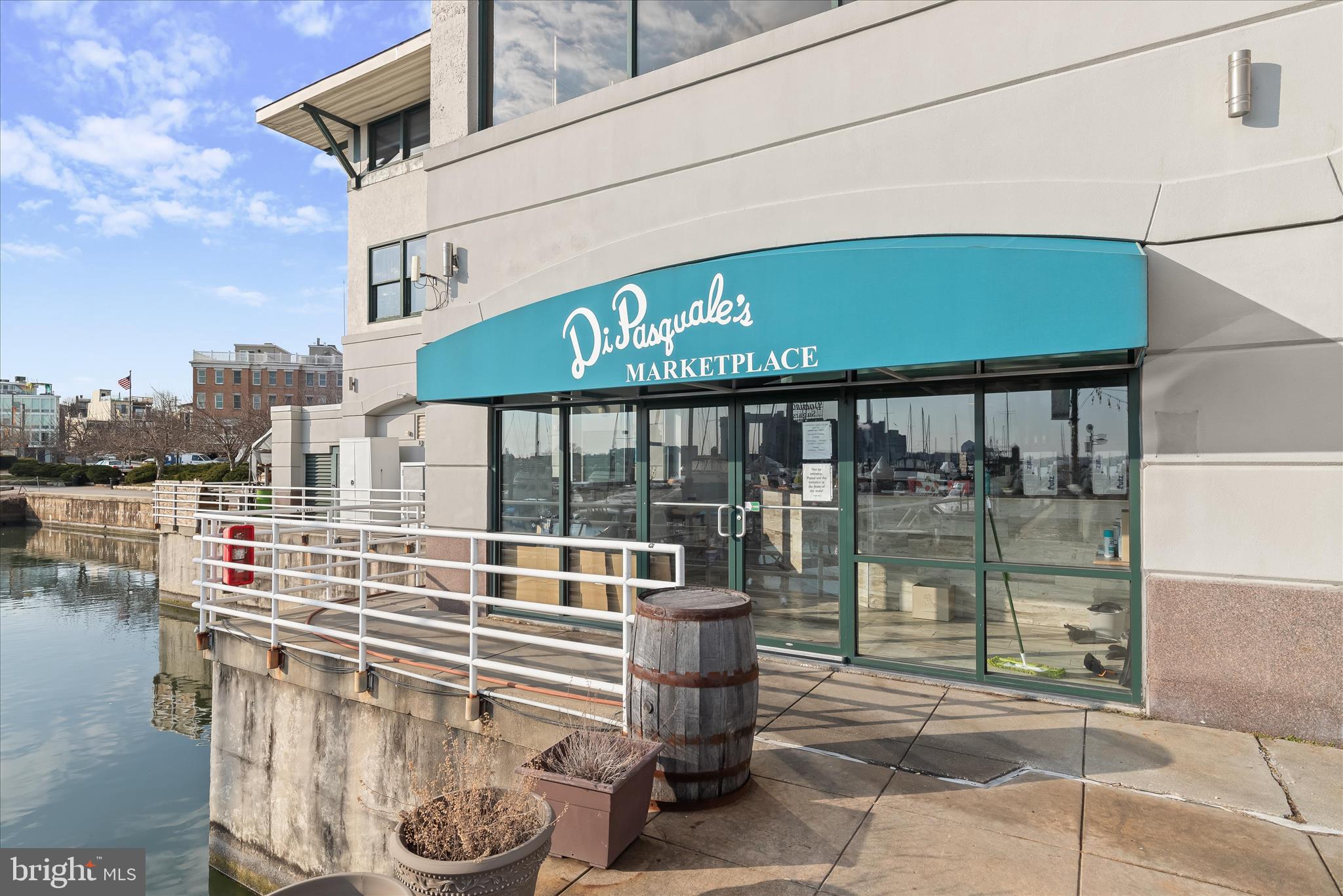 PIERSIDE AT HARBORVIEW - Residential