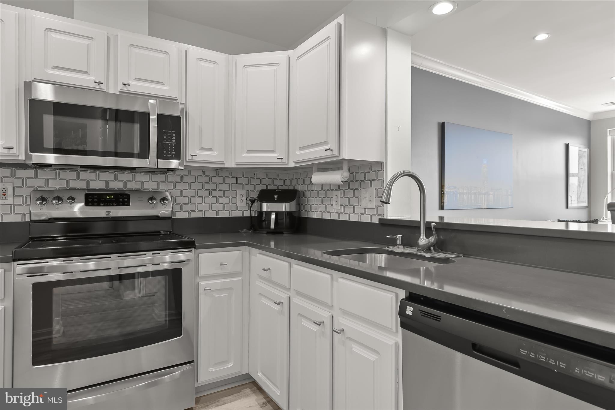 PIERSIDE AT HARBORVIEW - Residential