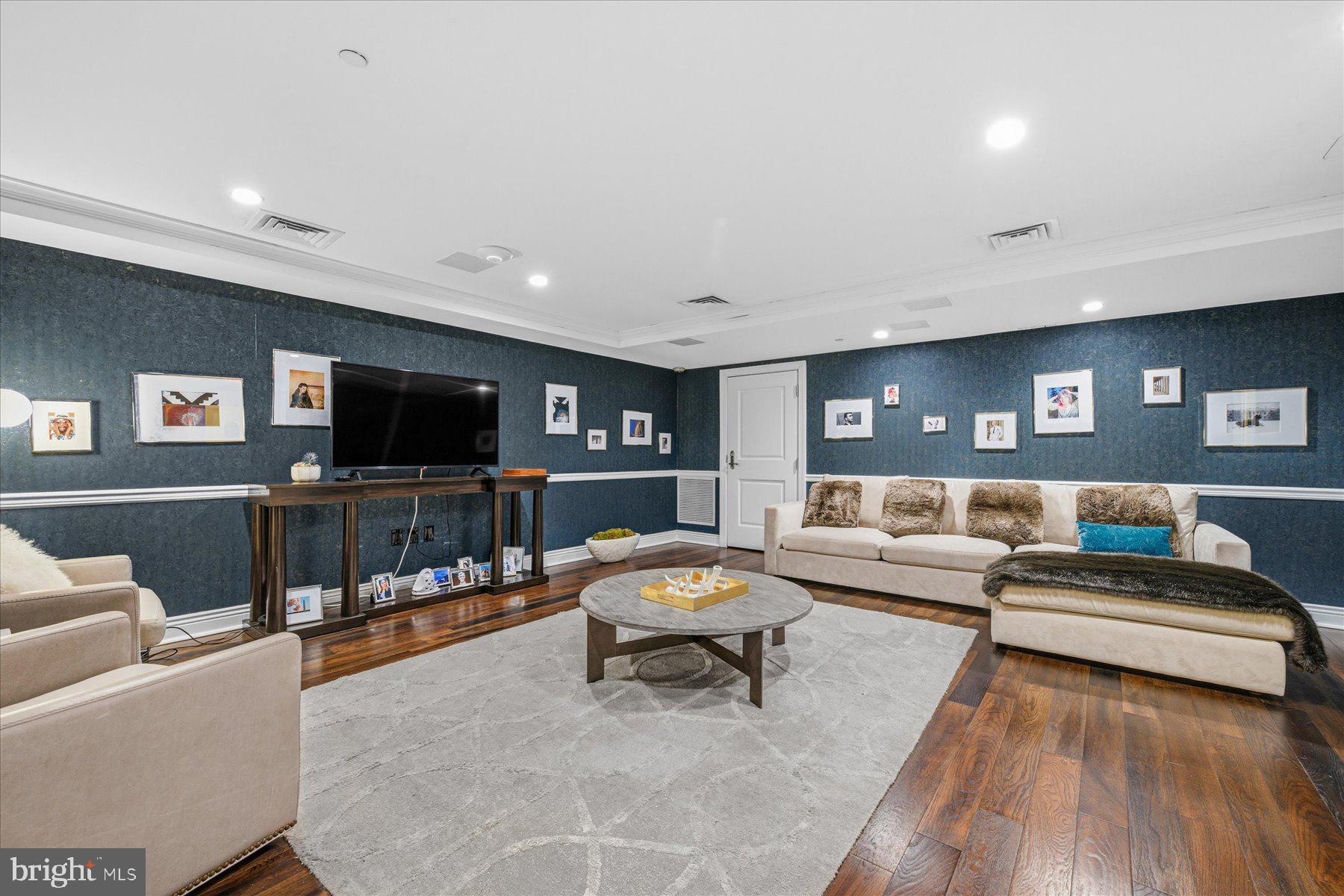 DOWNTOWN BETHESDA - Residential