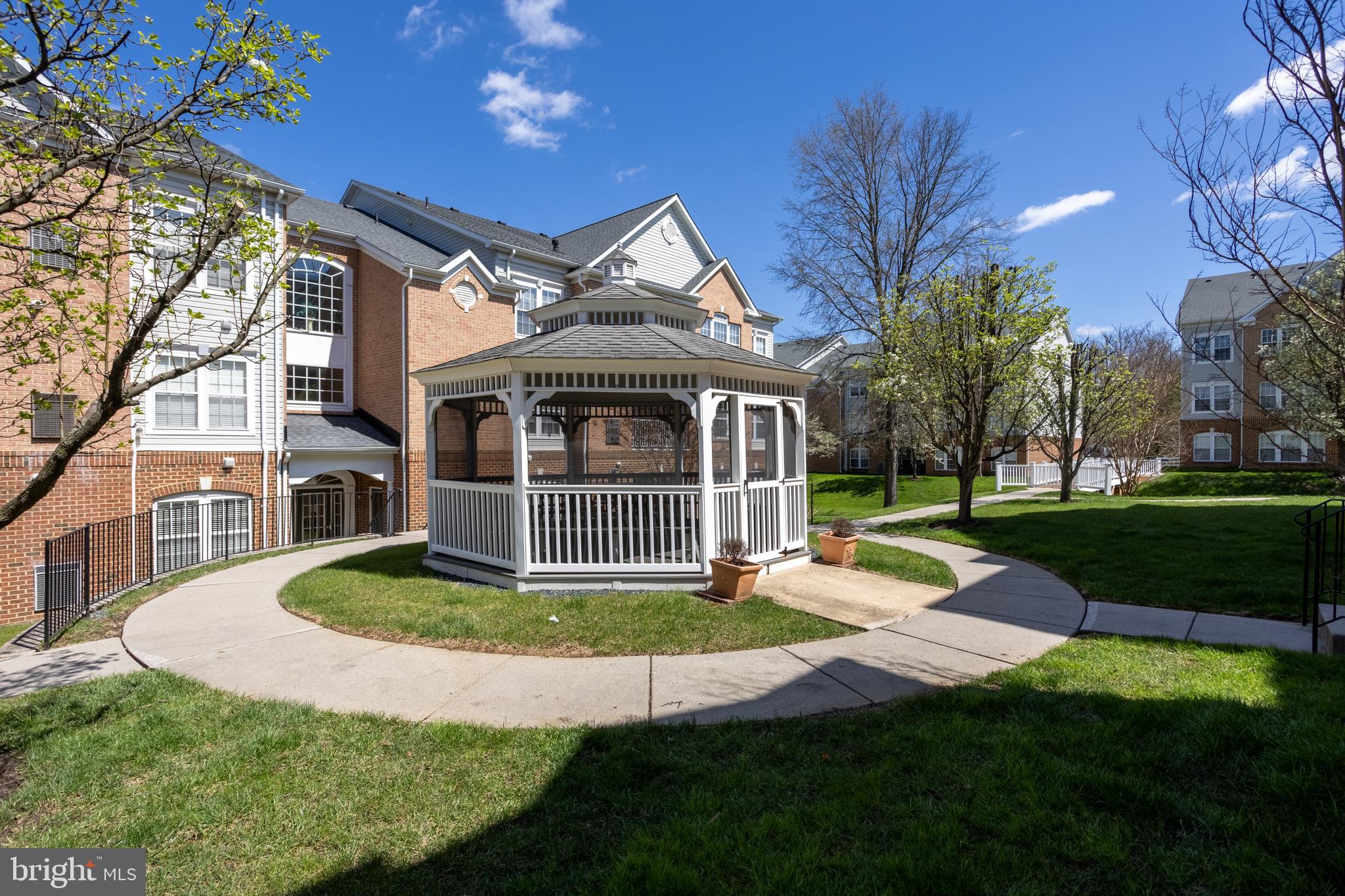 KINGS CROSSING - Residential