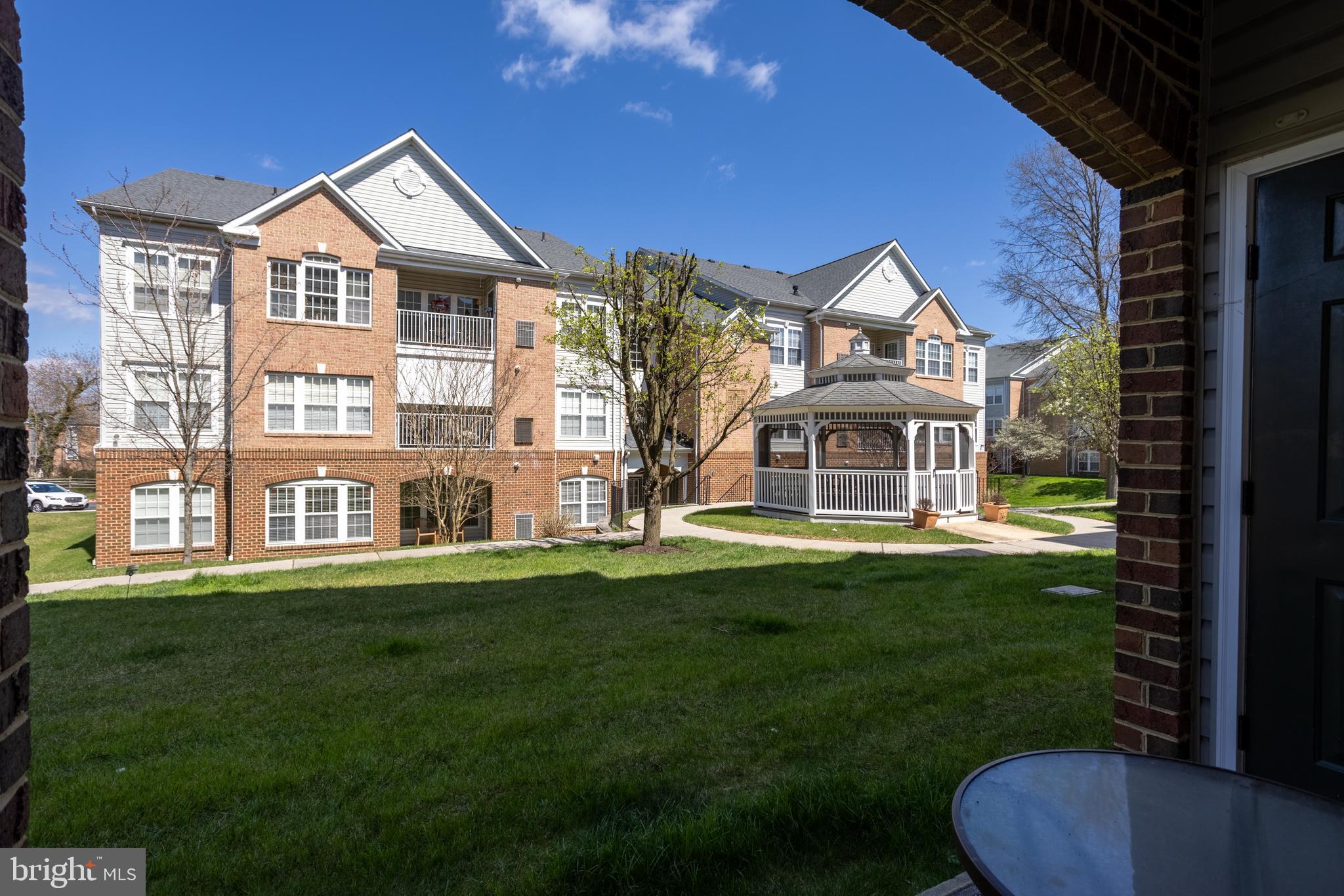 KINGS CROSSING - Residential