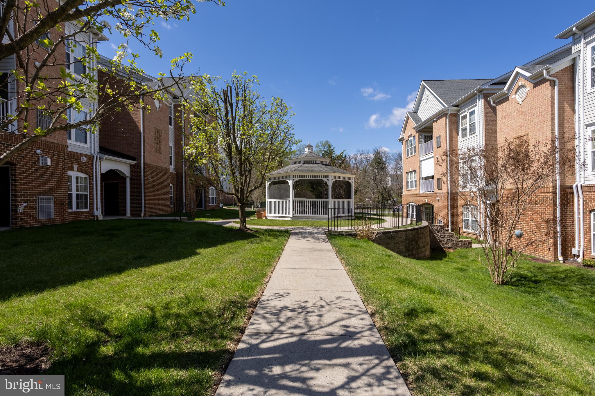 KINGS CROSSING - Residential
