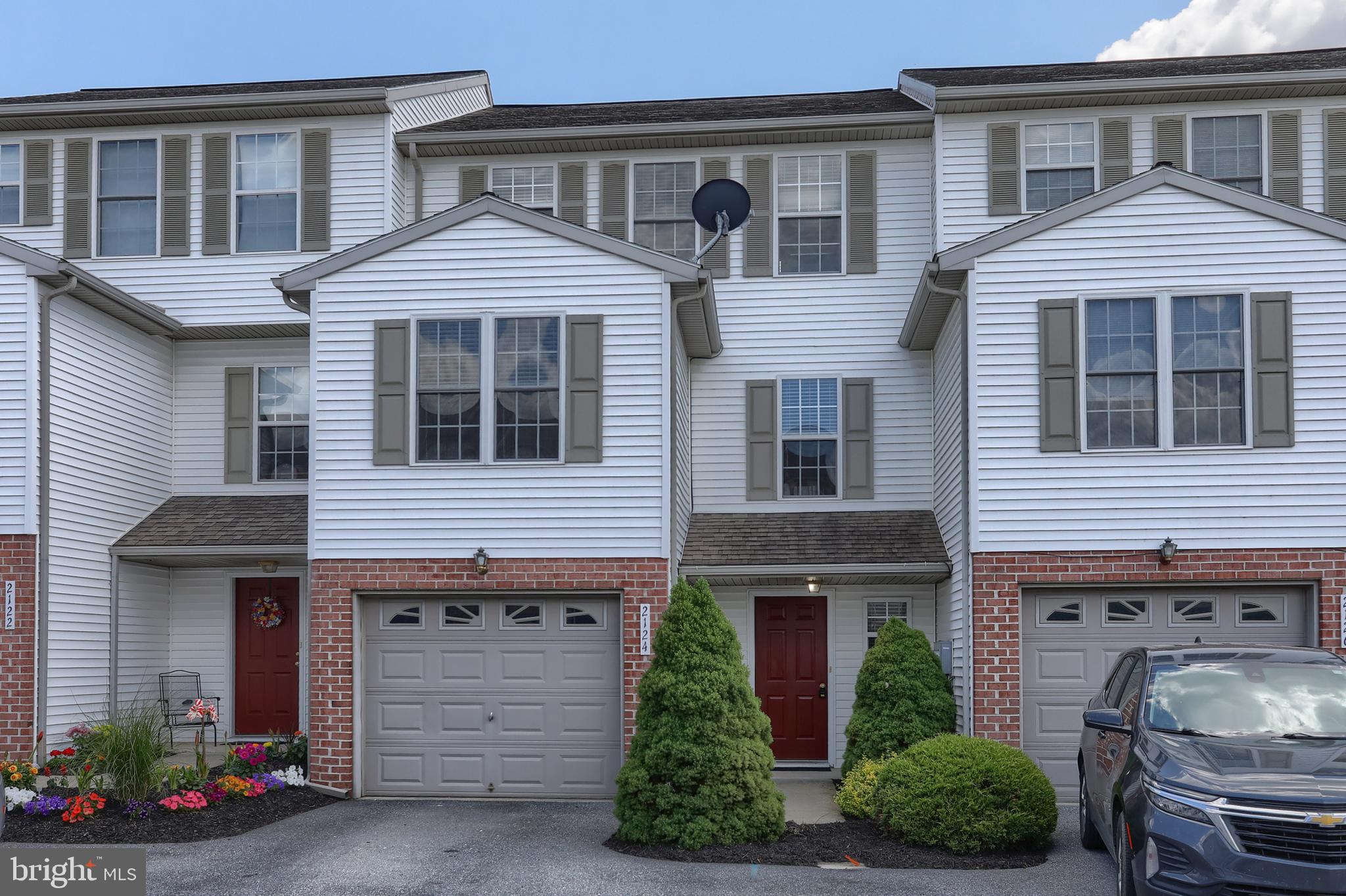 OAK HILLS - Residential