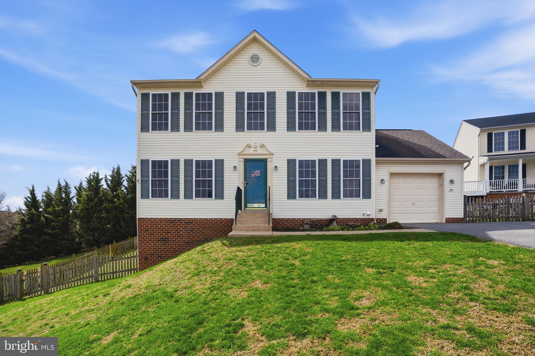 WHISPERING HILLS - Residential