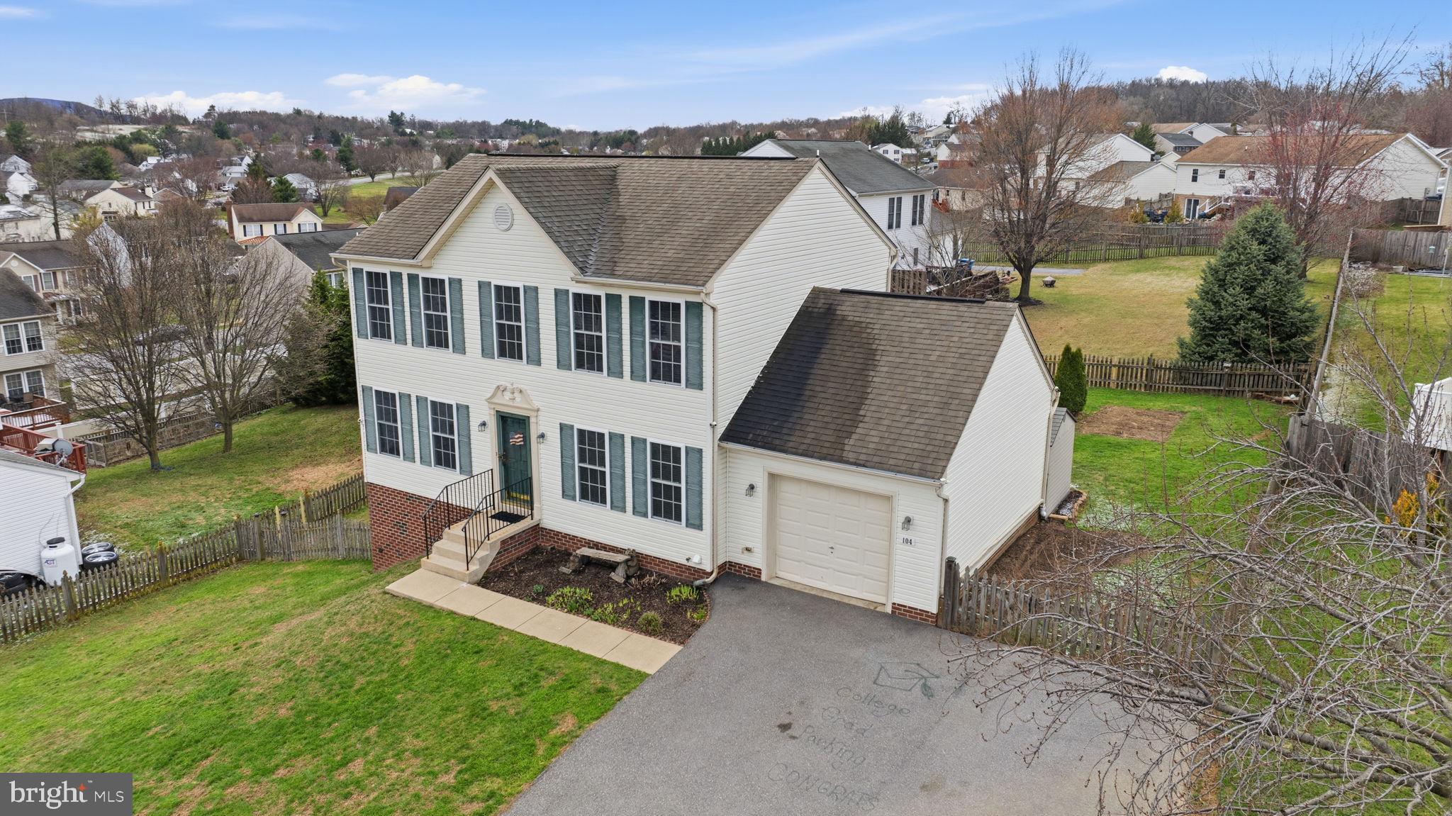 WHISPERING HILLS - Residential