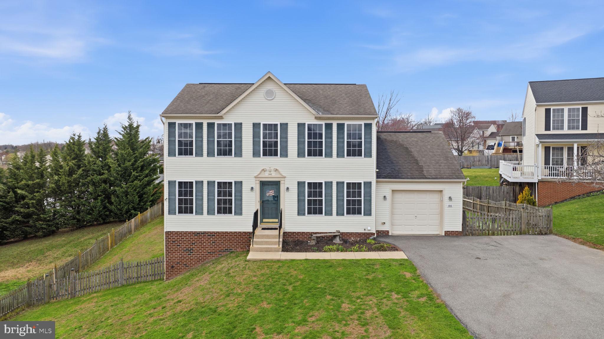 WHISPERING HILLS - Residential