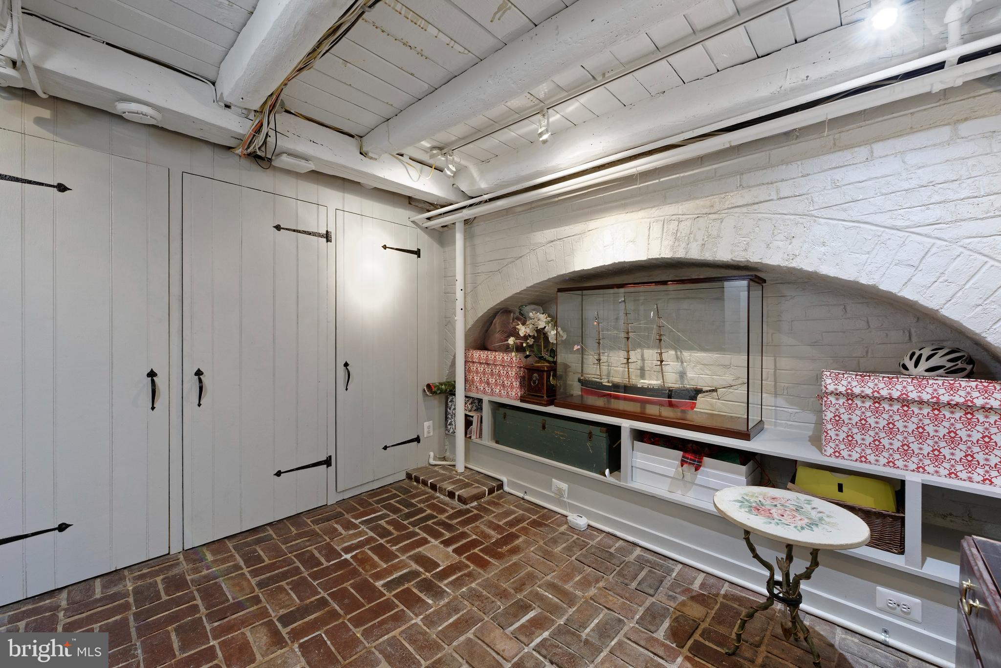 OLD TOWN ALEXANDRIA - Residential