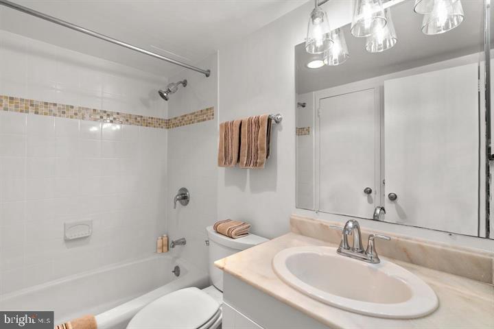 THE RIVIERA OF CHEVY CHASE - Residential