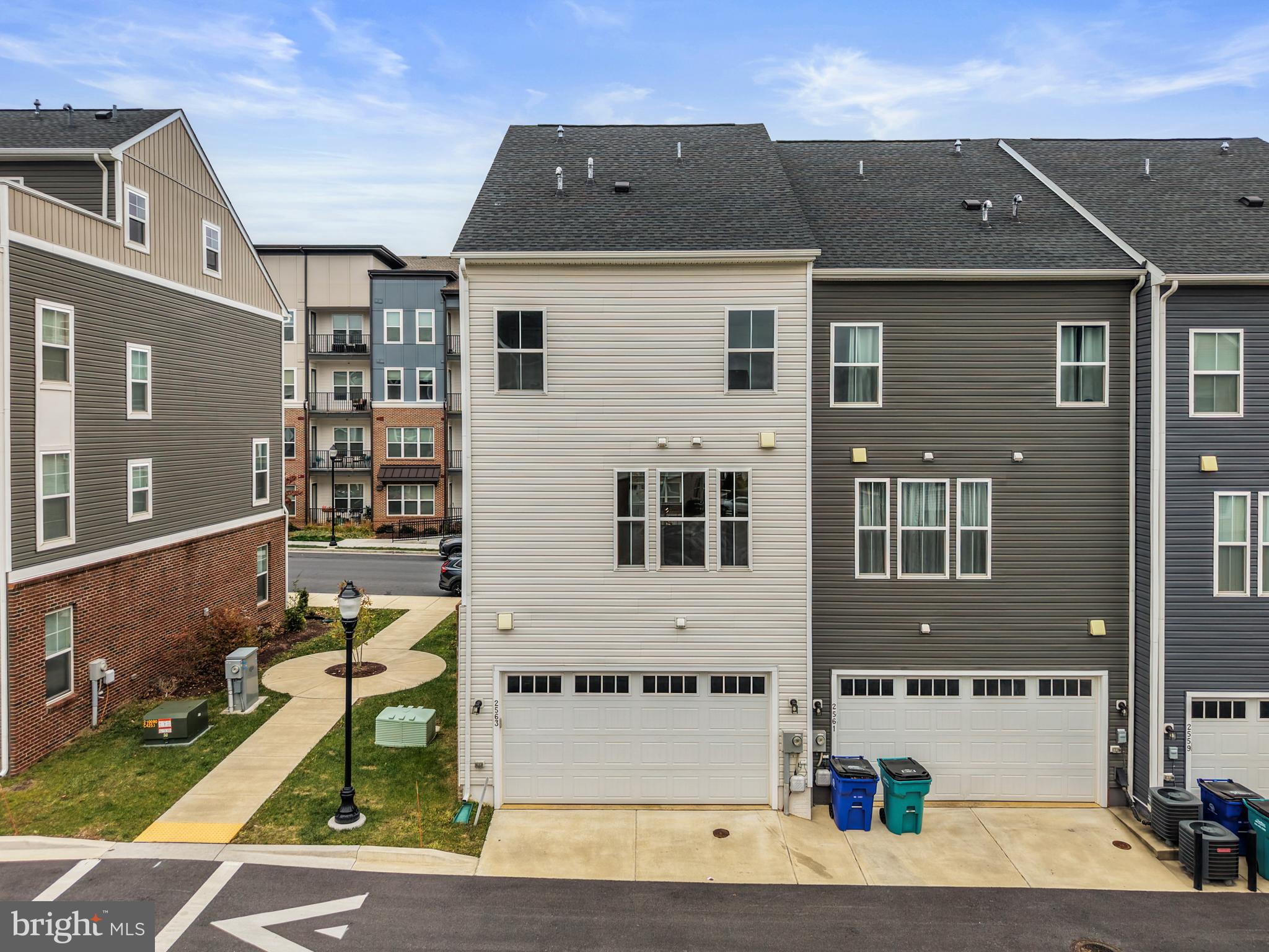TOWNS AT MARKET COMMONS - Residential