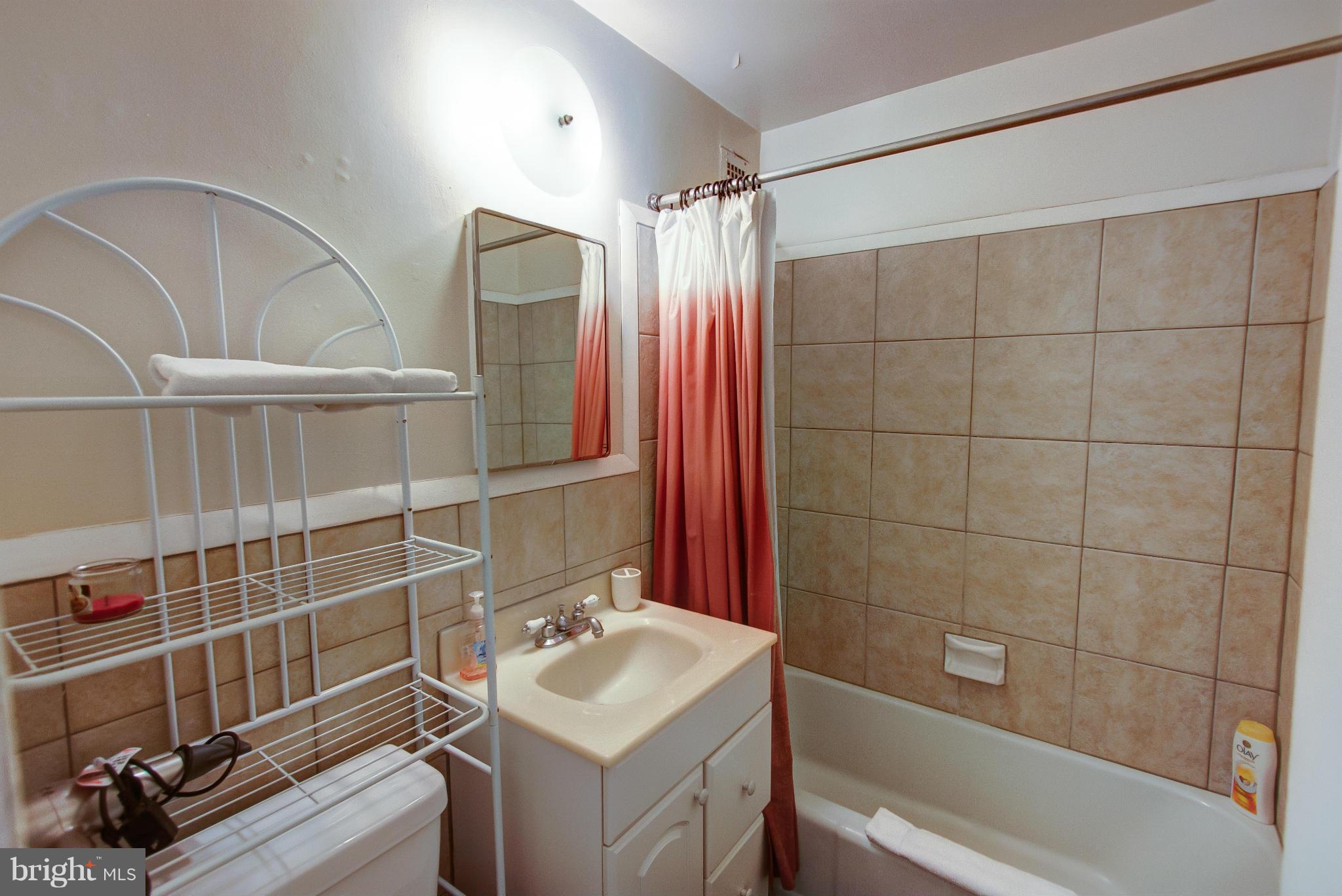 RIVER PLACE NORTH - Residential Lease