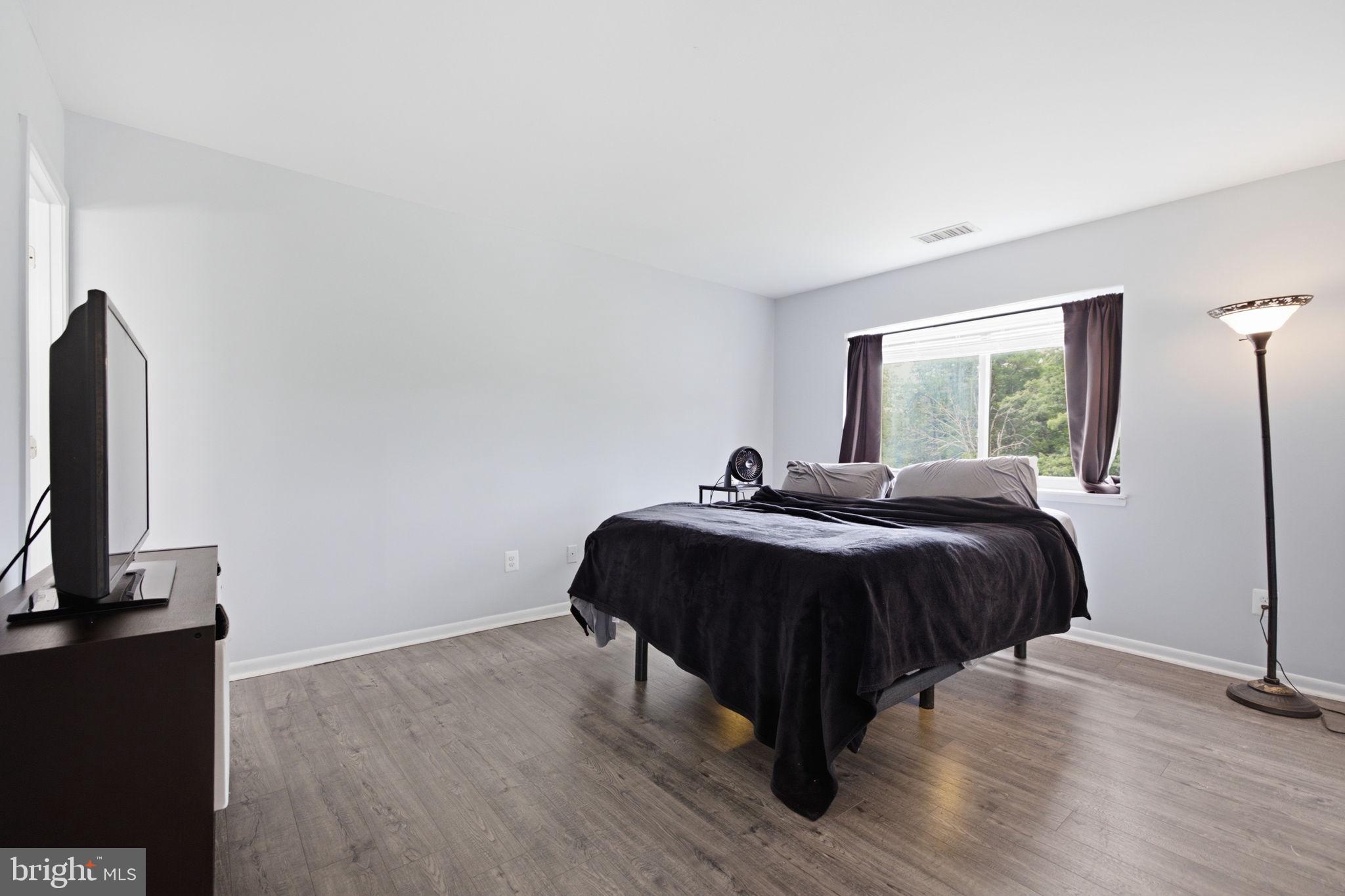 SUMMERTREE CONDO APTS - Residential