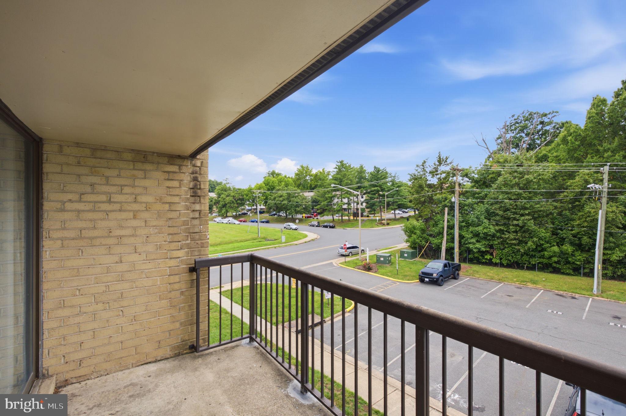 SUMMERTREE CONDO APTS - Residential