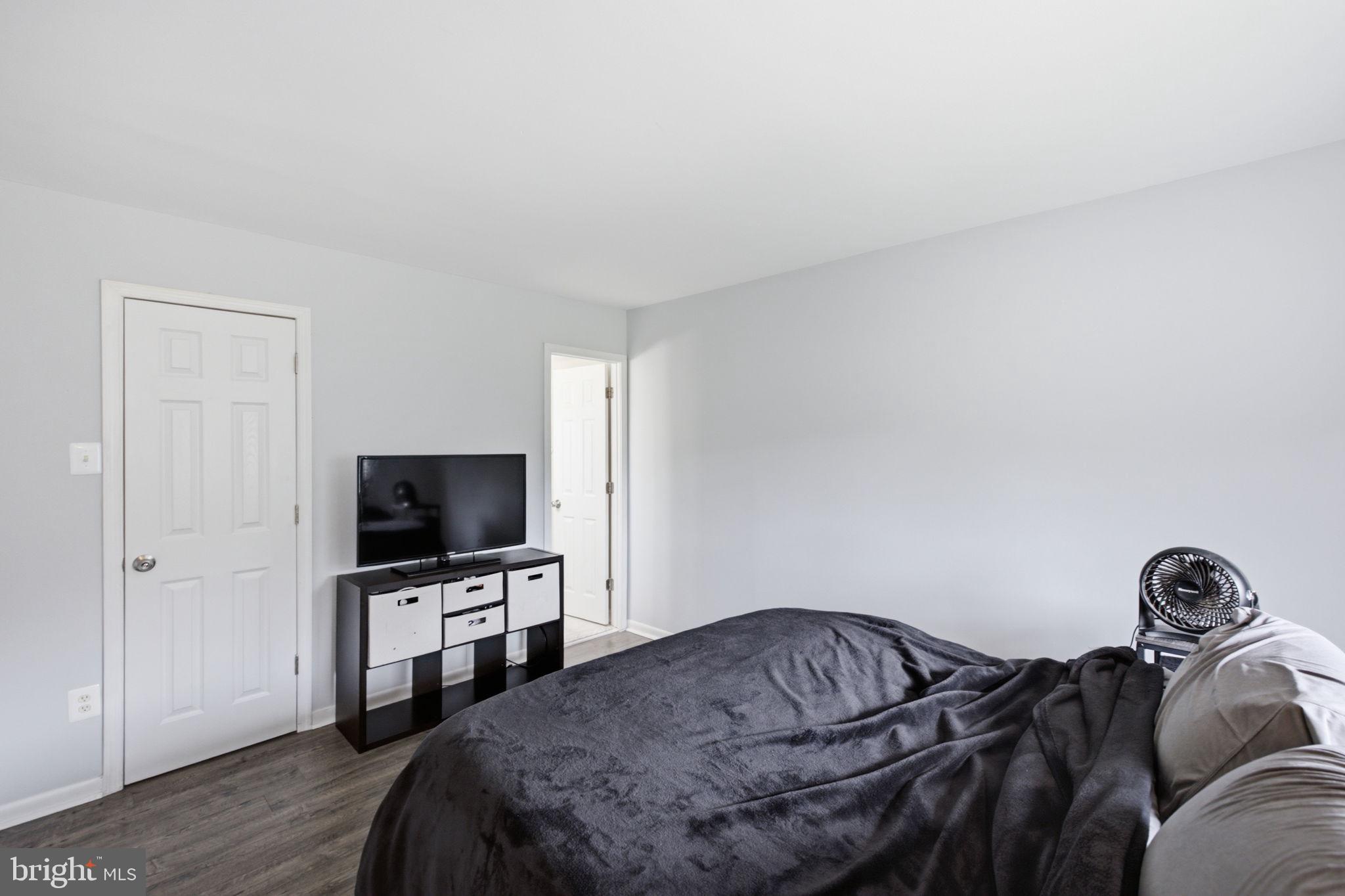 SUMMERTREE CONDO APTS - Residential