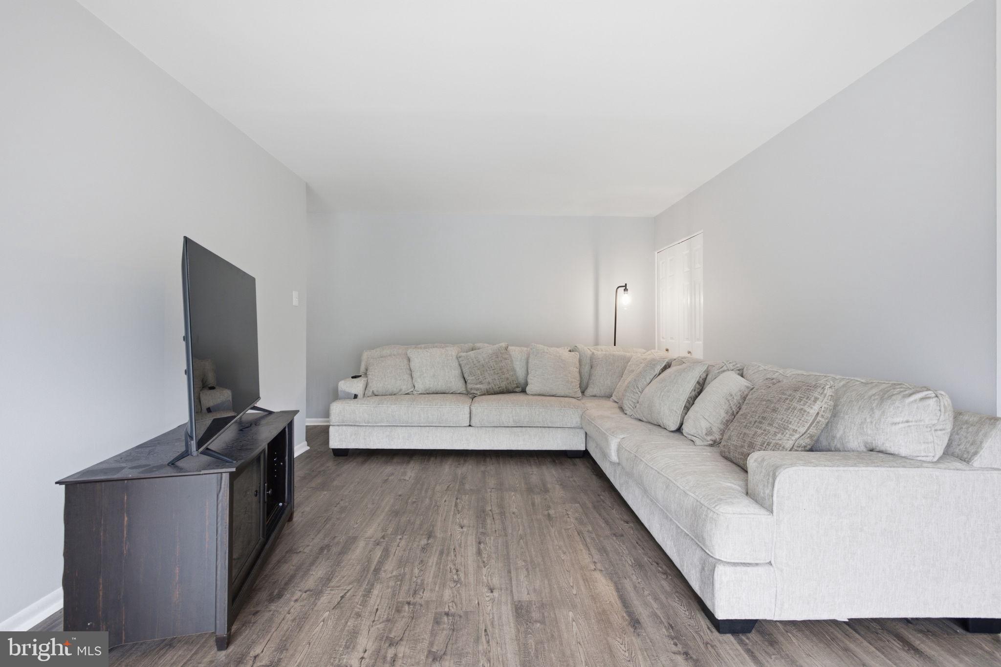 SUMMERTREE CONDO APTS - Residential