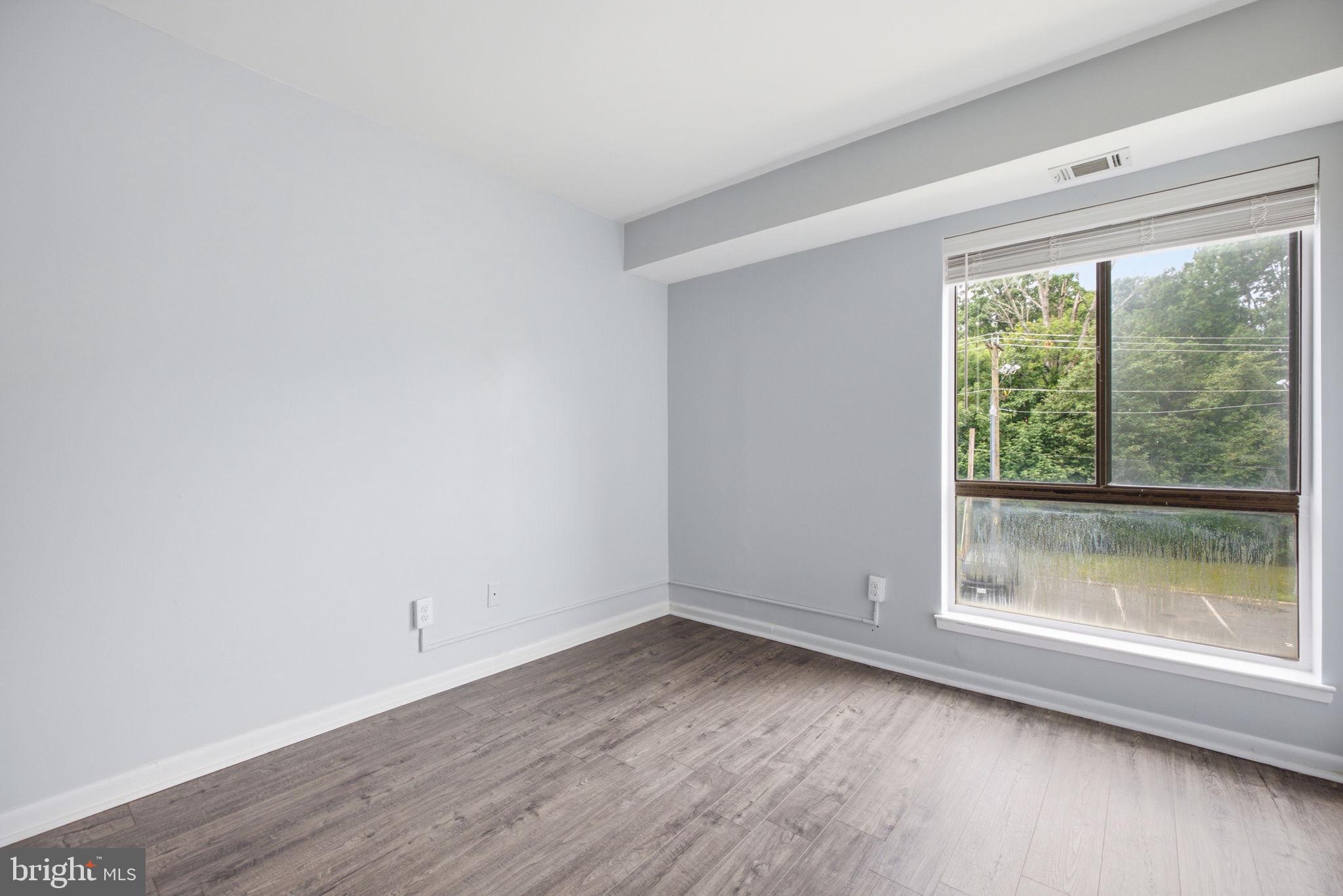 SUMMERTREE CONDO APTS - Residential