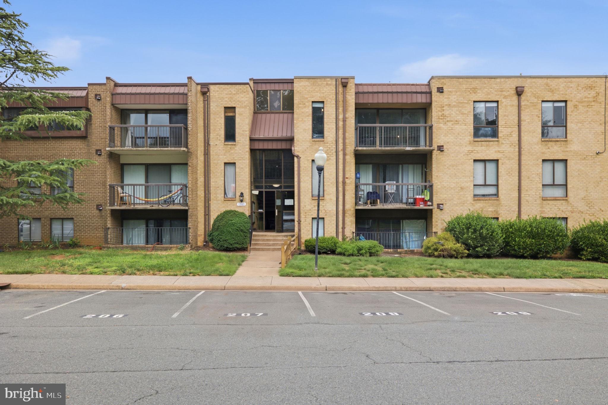 SUMMERTREE CONDO APTS - Residential