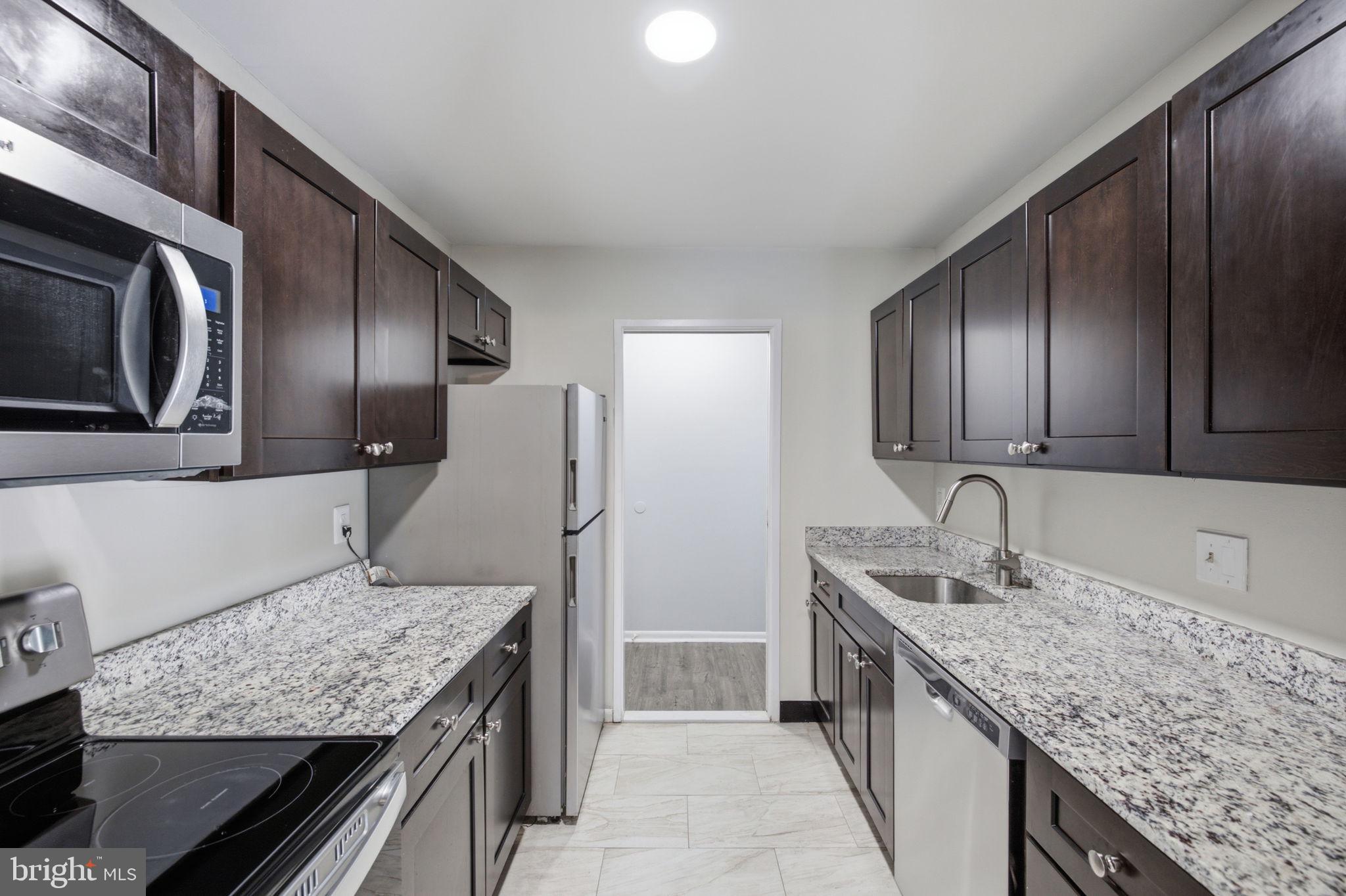 SUMMERTREE CONDO APTS - Residential