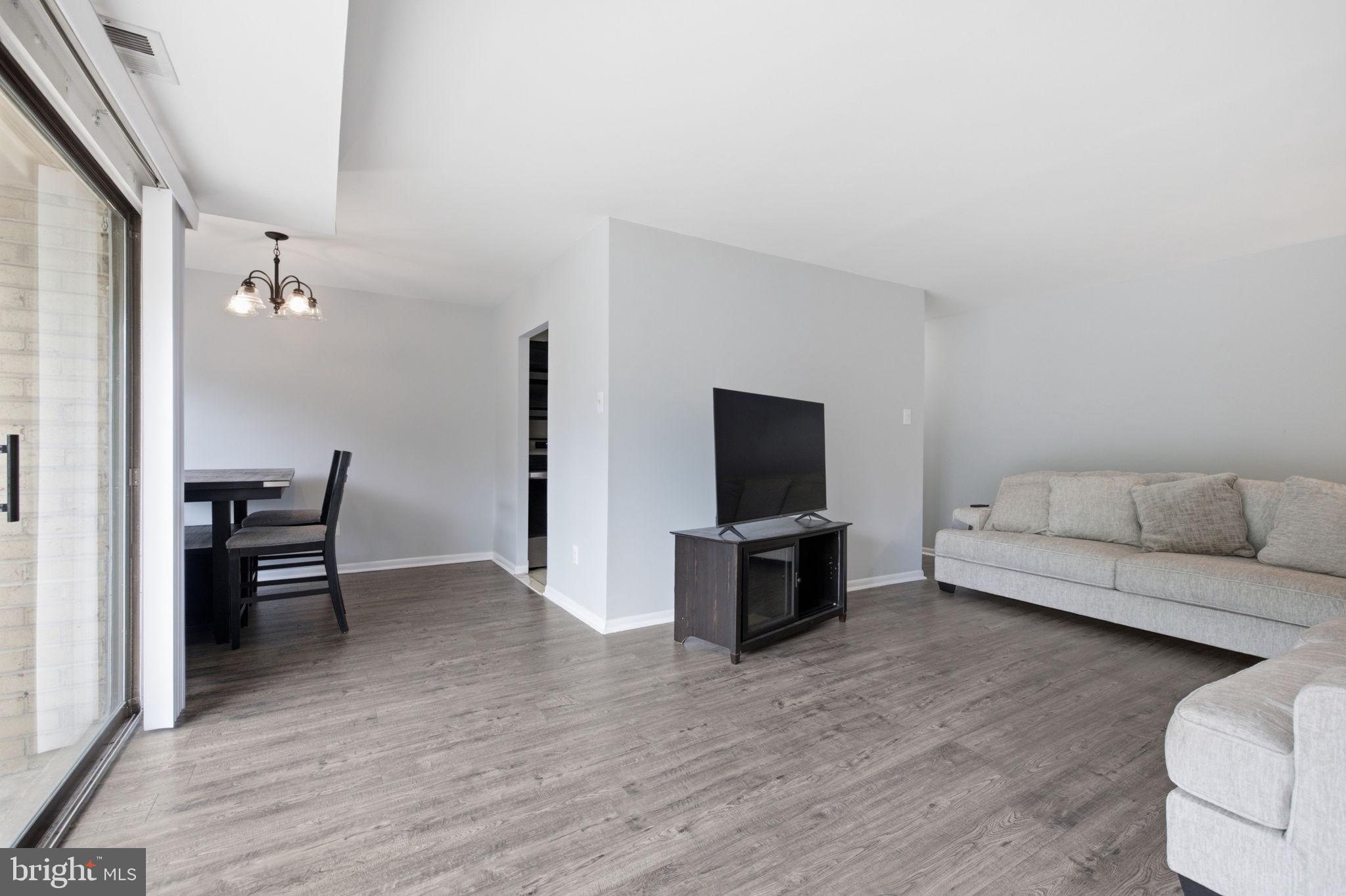 SUMMERTREE CONDO APTS - Residential