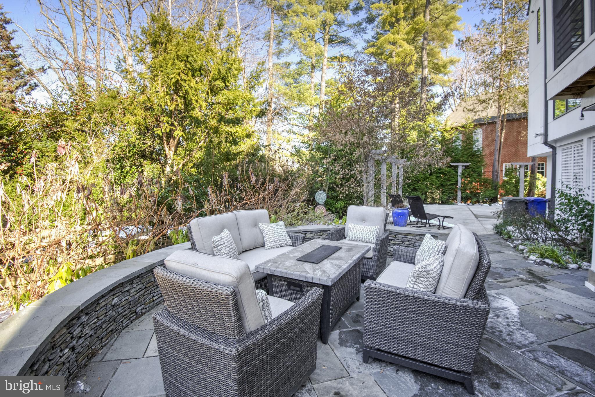 COUNTRY CLUB HILLS - Residential