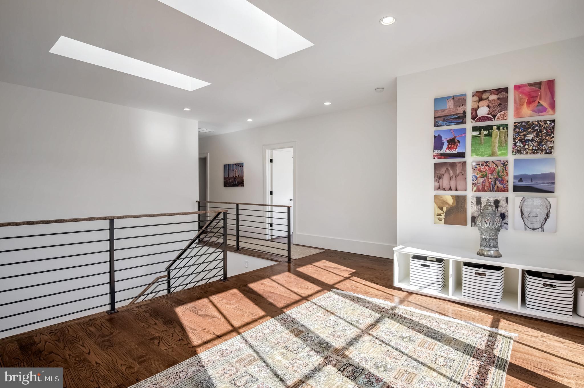 COUNTRY CLUB HILLS - Residential