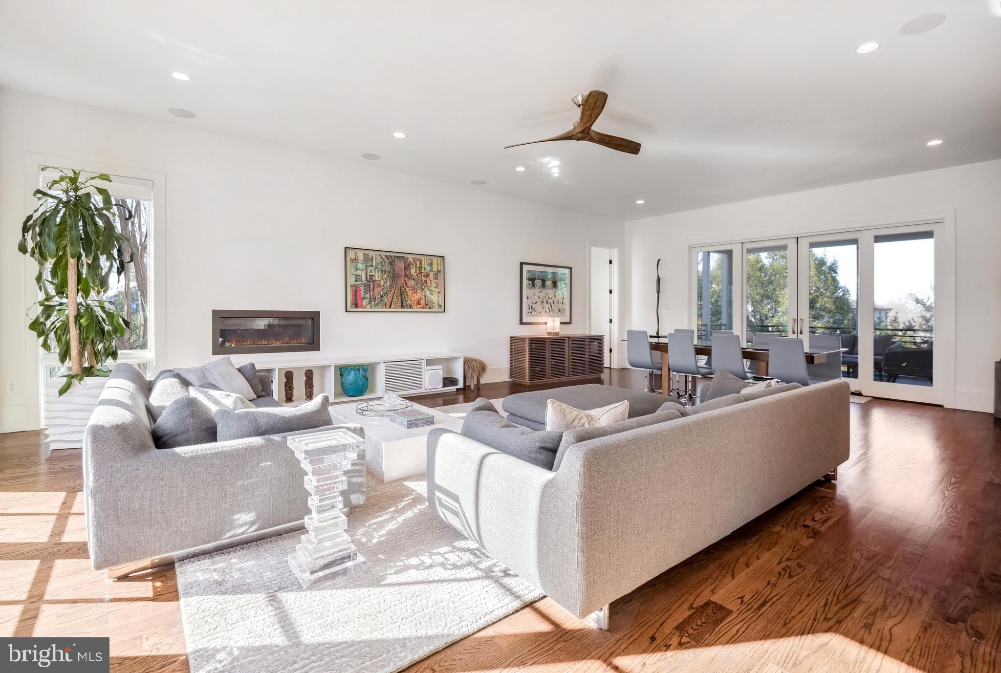 COUNTRY CLUB HILLS - Residential