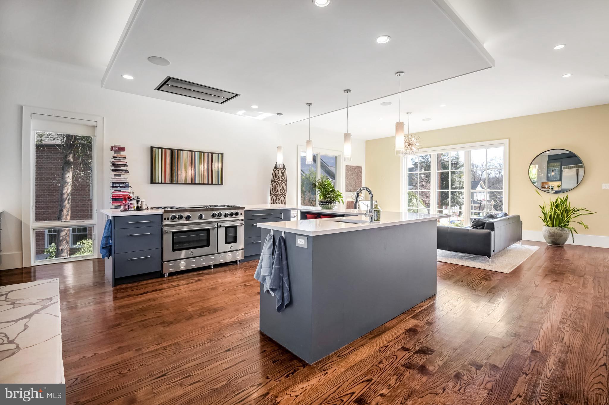 COUNTRY CLUB HILLS - Residential
