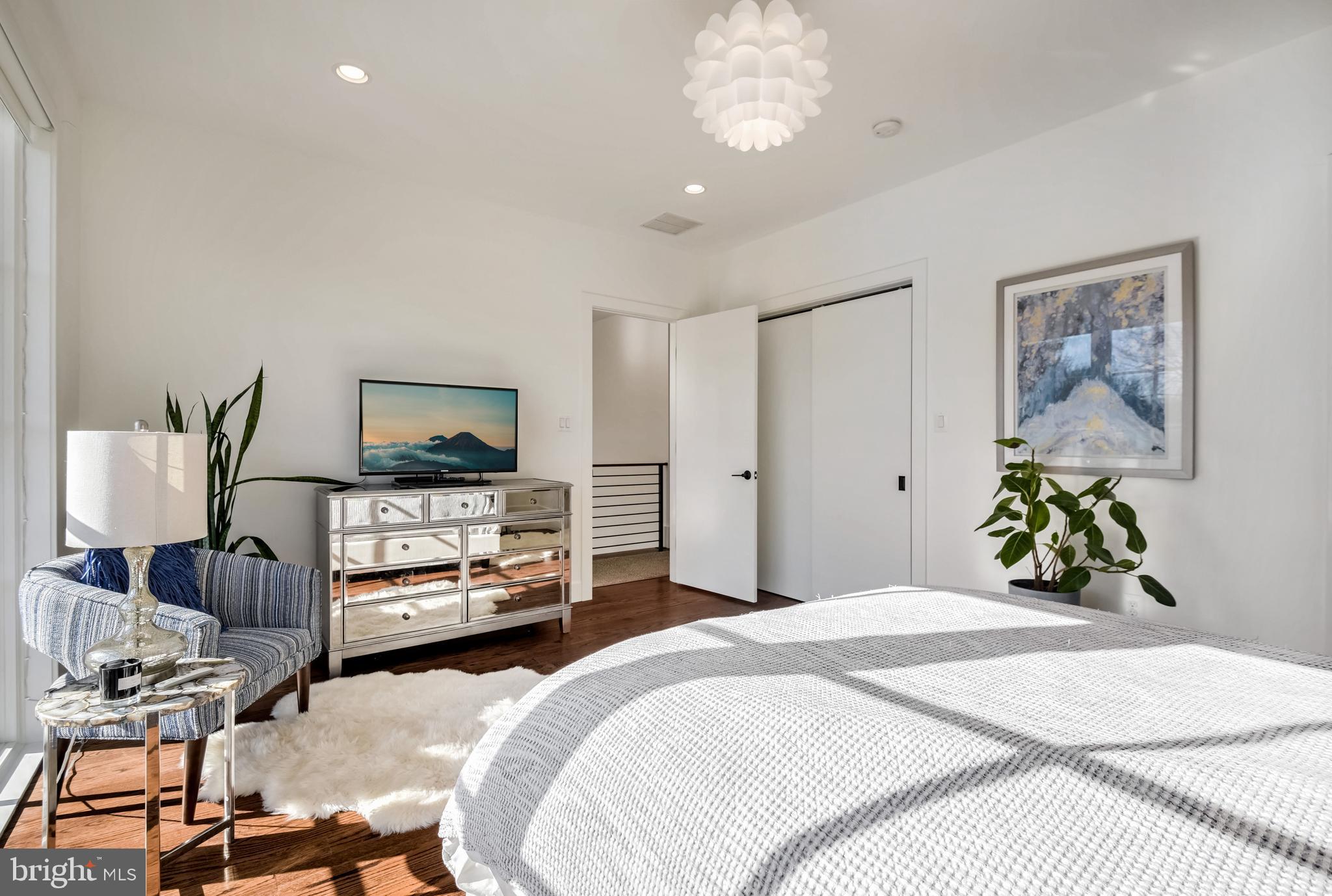 COUNTRY CLUB HILLS - Residential
