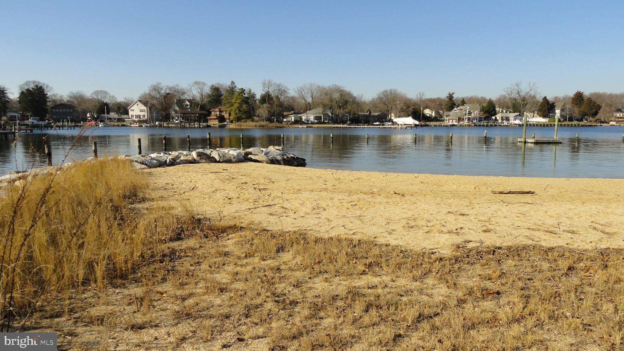 WOODLAND BEACH - Residential