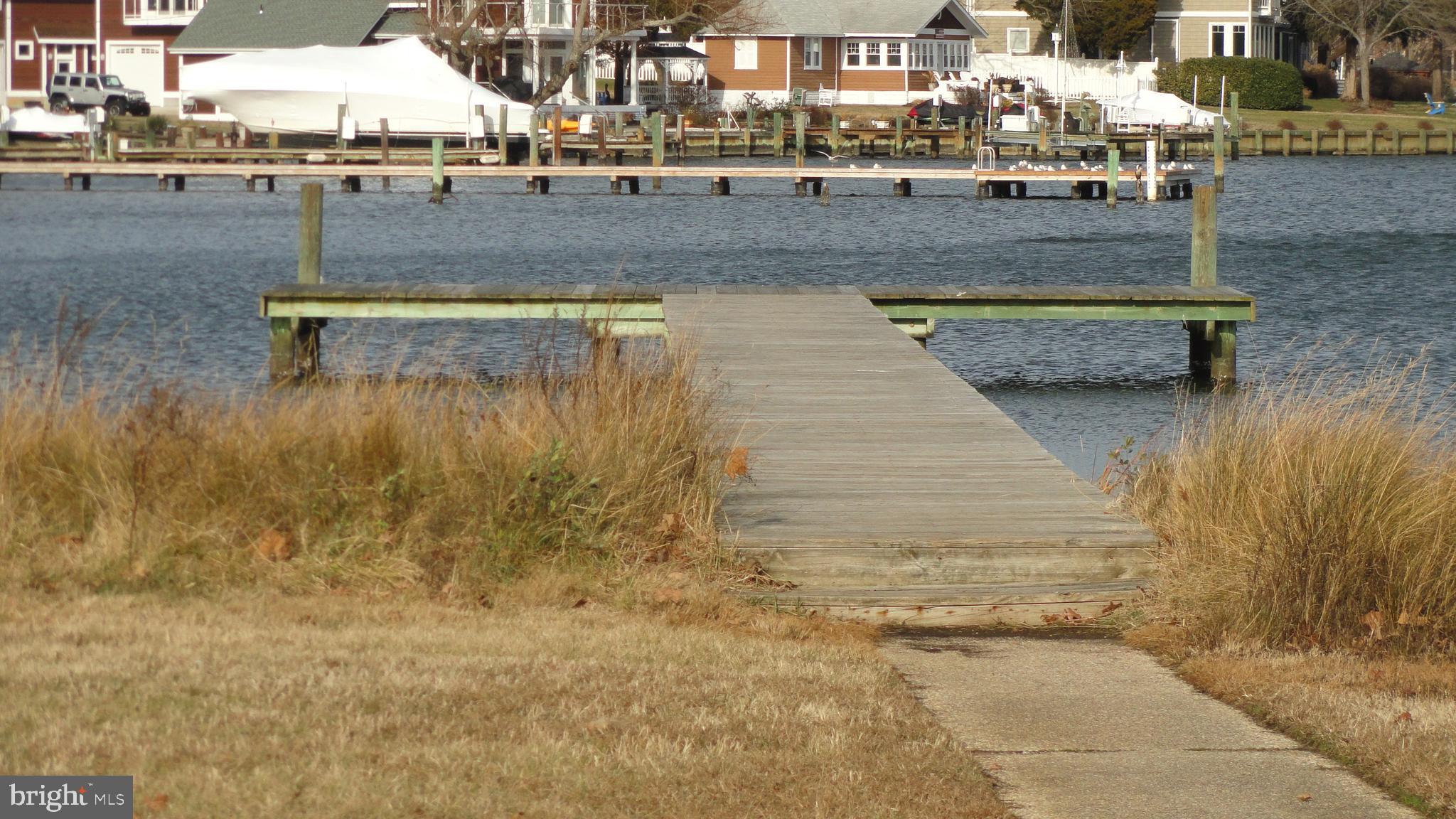 WOODLAND BEACH - Residential