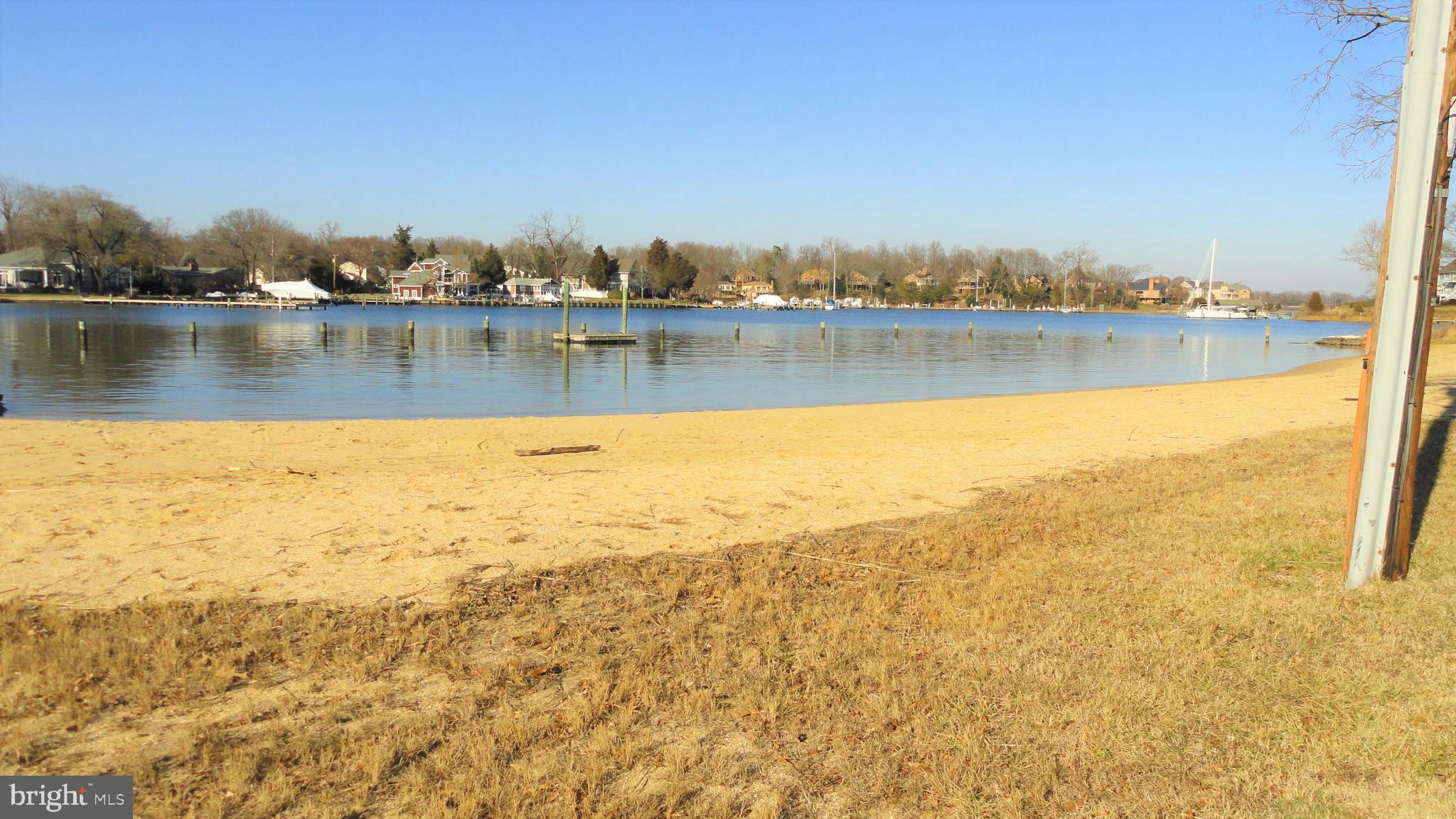 WOODLAND BEACH - Residential