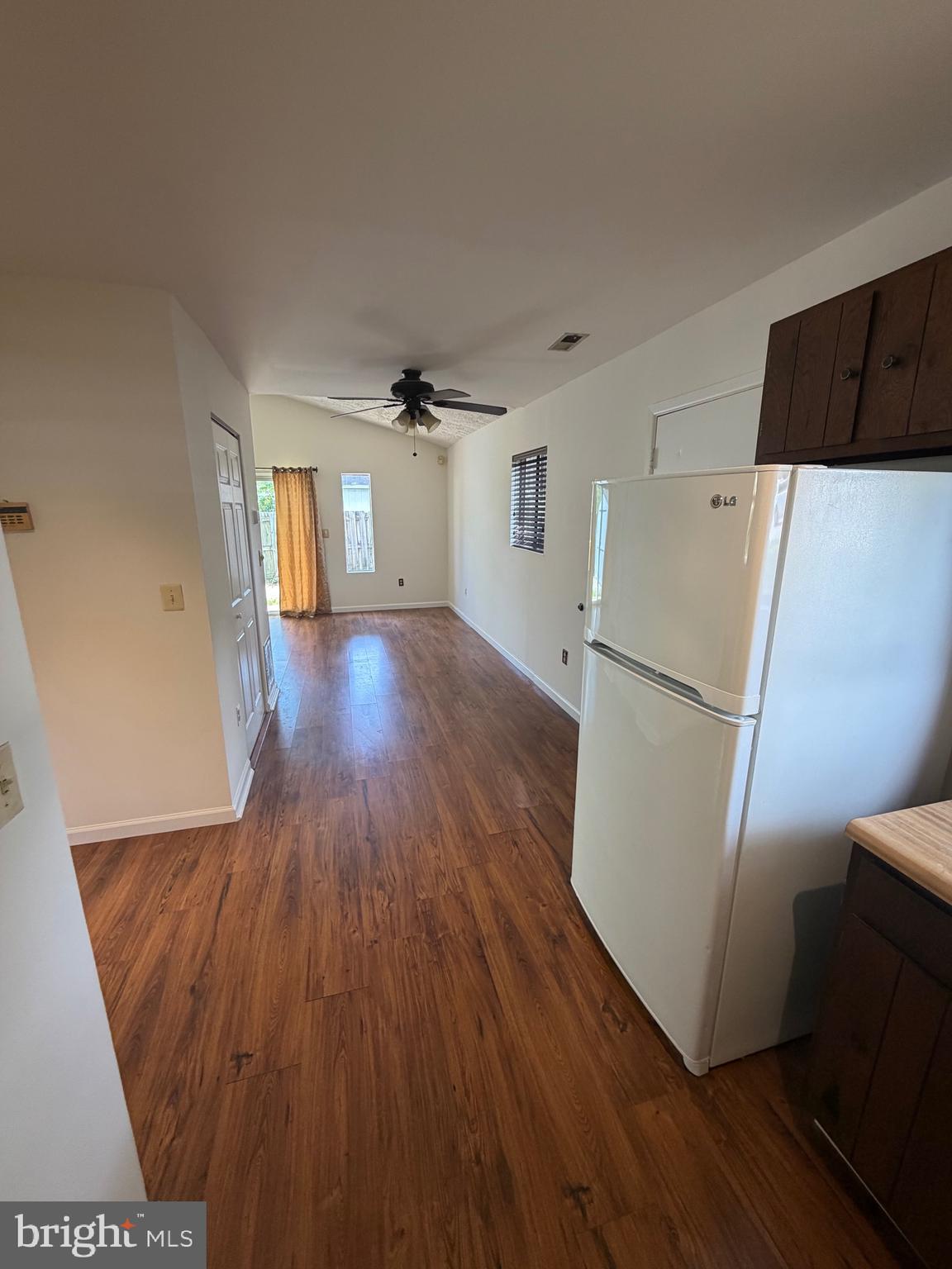 WOODLAND BEACH - Residential